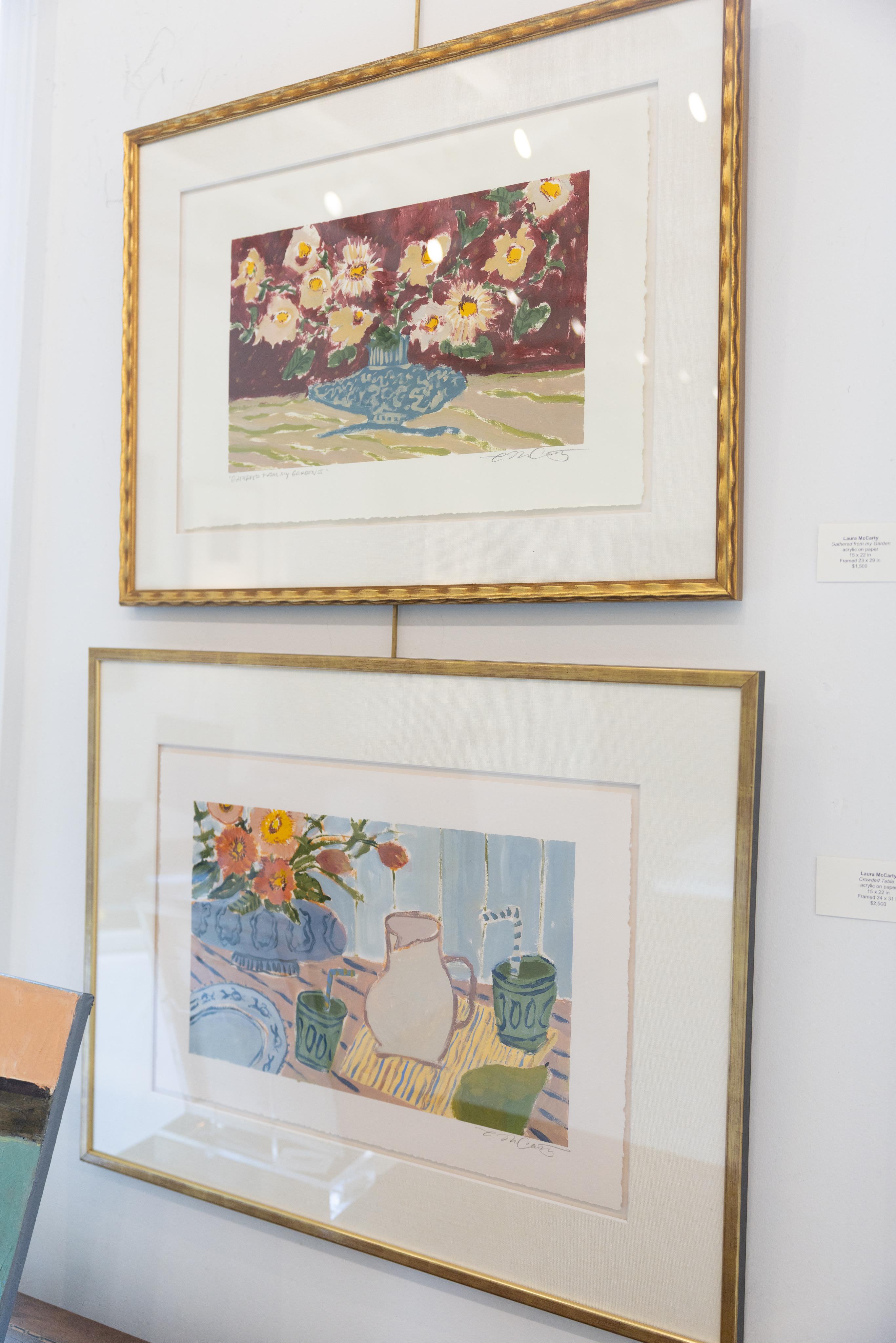 Crowded Table 1 par Laura McCarty, Nature morte contemporaine encadrée sur papier en vente 1