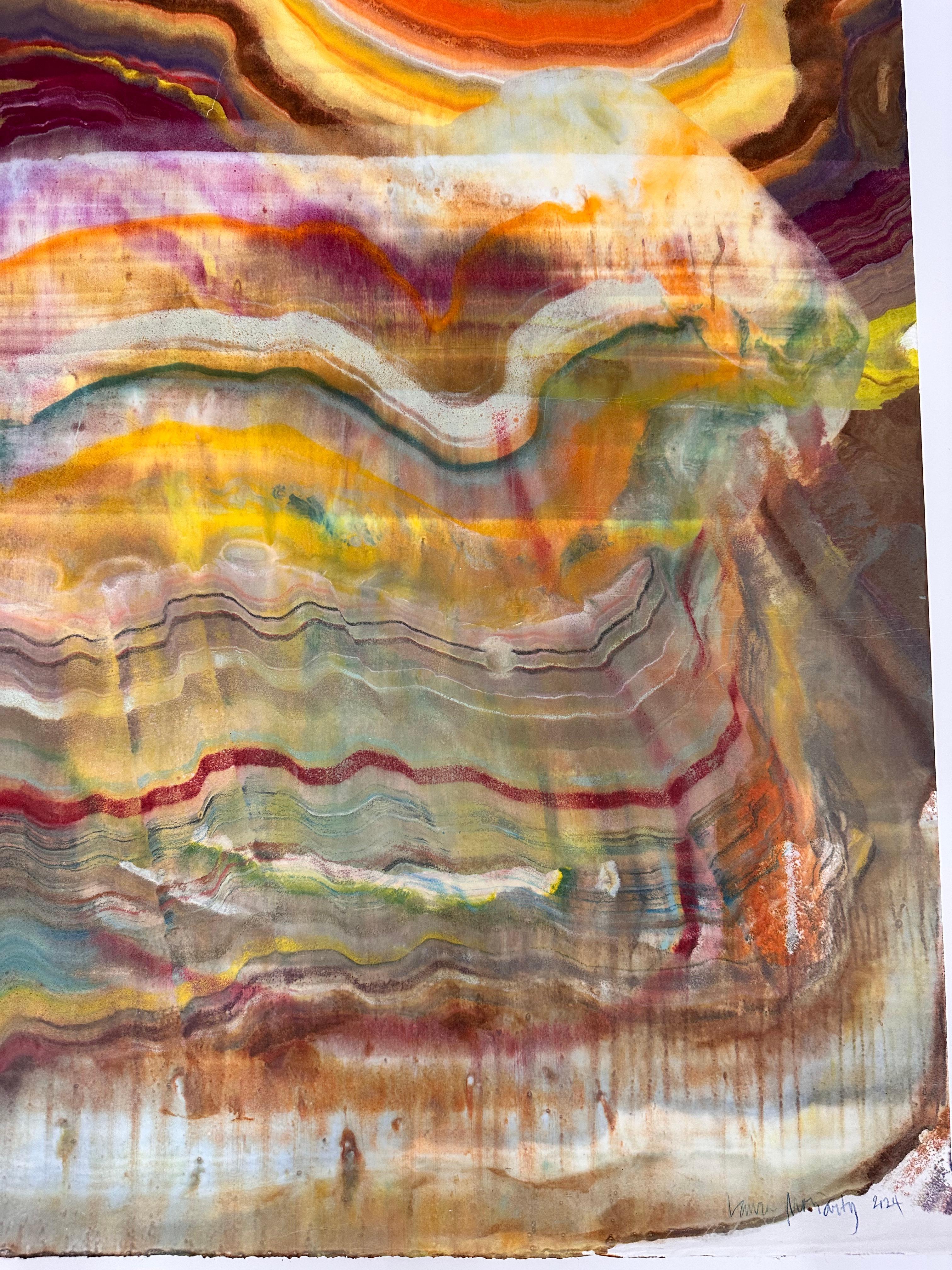 Electricidad estática - Monotipo encáustico de geología abstracta contemporánea, 2024 - Abstract Print Marrón de Laura Moriarty