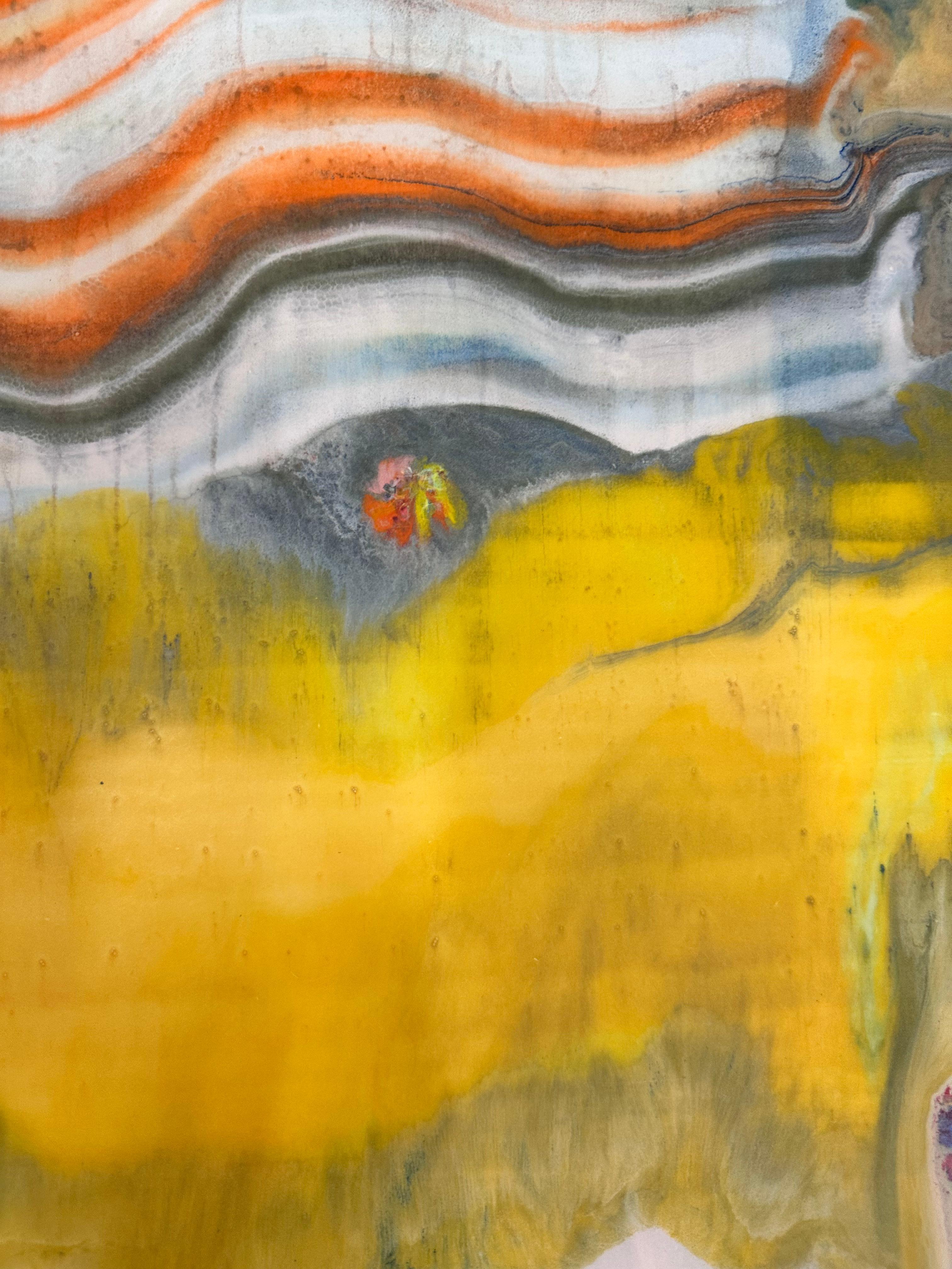Temporary Coagulations de Laura Moriarty est un monotype contemporain à l'encaustique sur papier. Des couches de cire d'abeille pigmentée sur du papier léger créent une composition ondulante suggérant des couches de la croûte terrestre et des