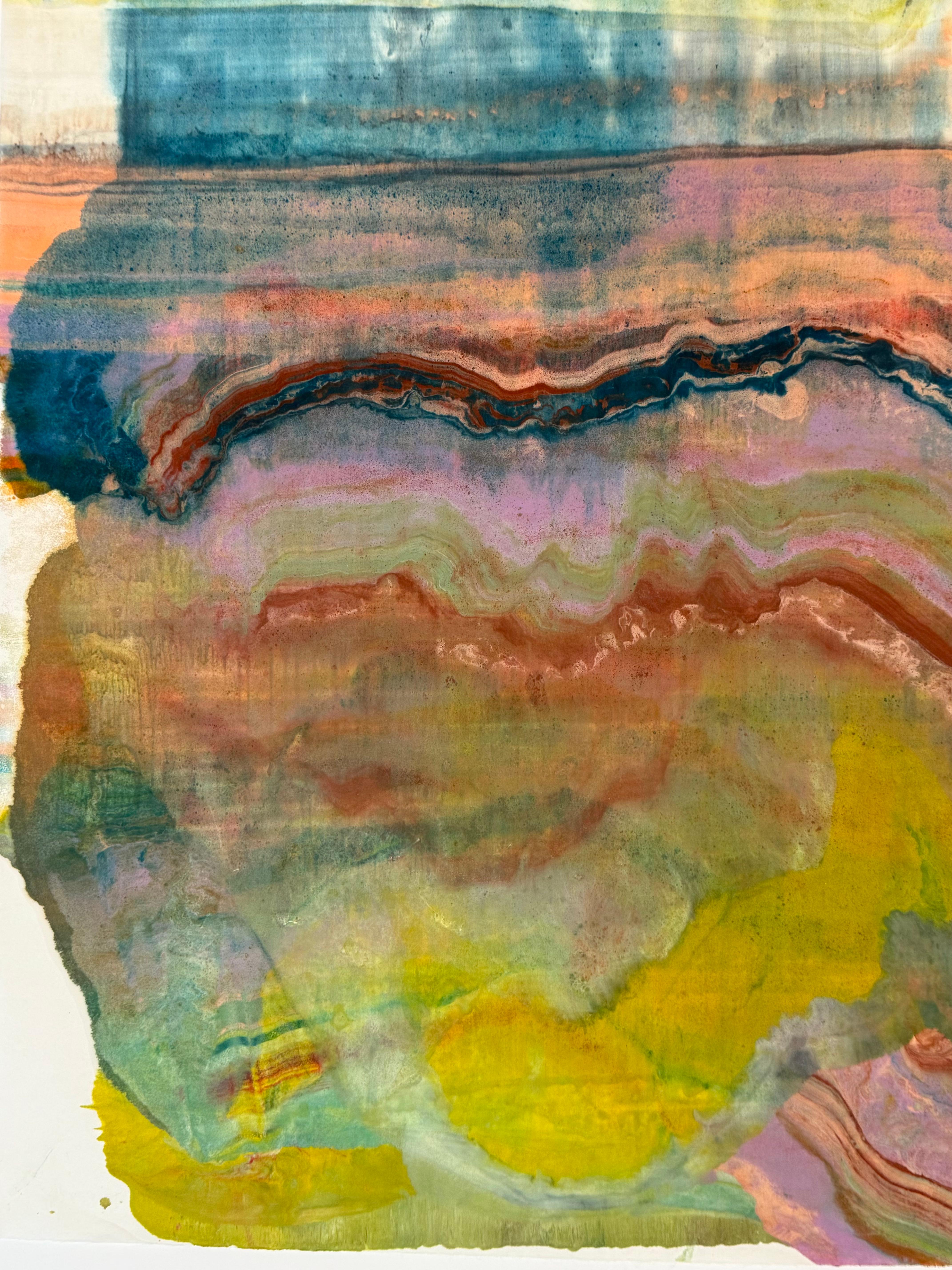 Inquebrantable - Monotipo Encáustico Geología Abstracta Contemporánea Amarillo Lila, 2025 - Abstract Print Marrón de Laura Moriarty