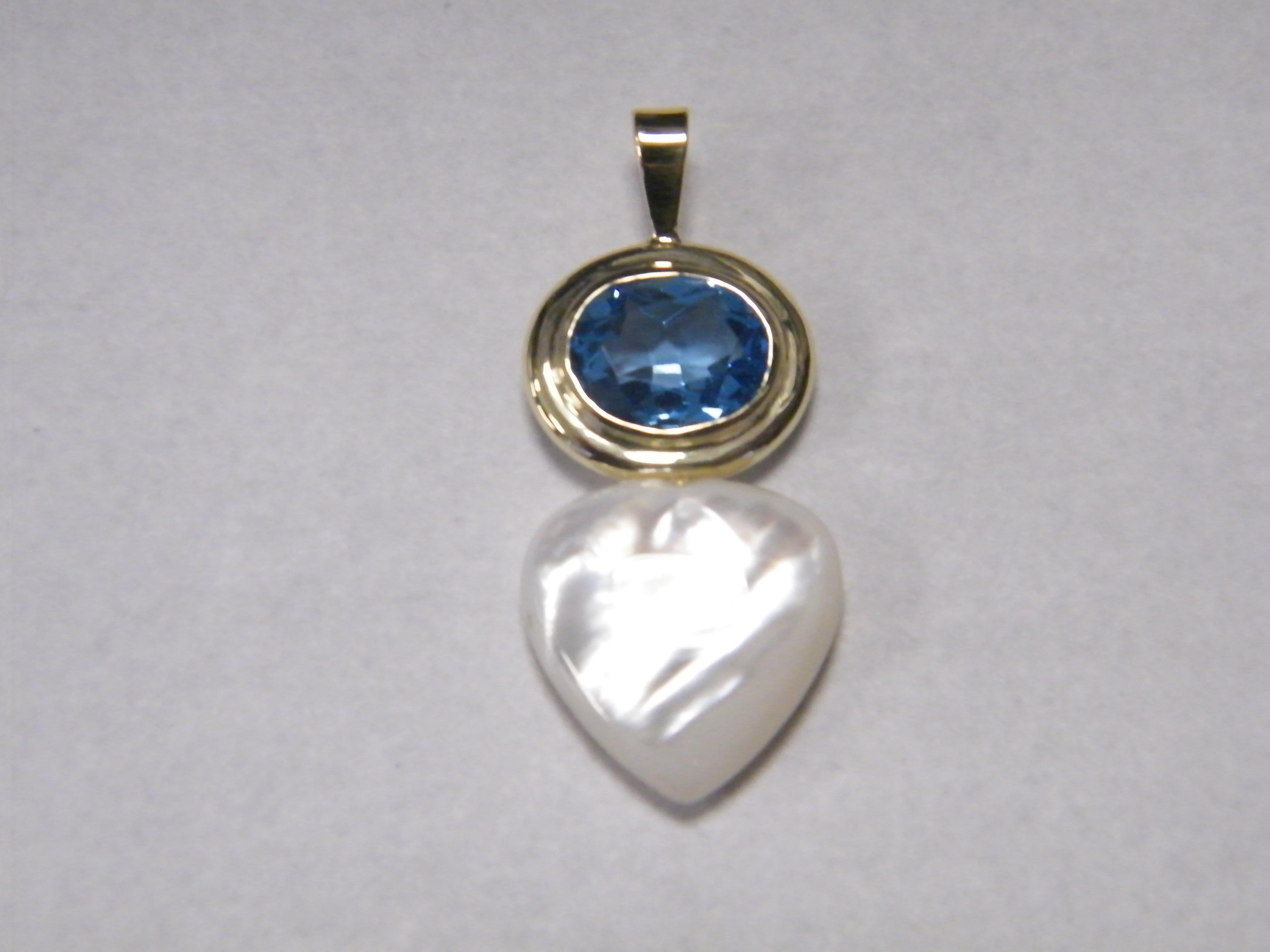 Oval Cut Laura Munder Blue Topaz Mother-of-Pearl Gold Pendant For Sale