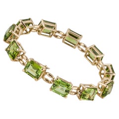 Laura Munder Bracciale con linea di peridoto taglio smeraldo in oro giallo 18K