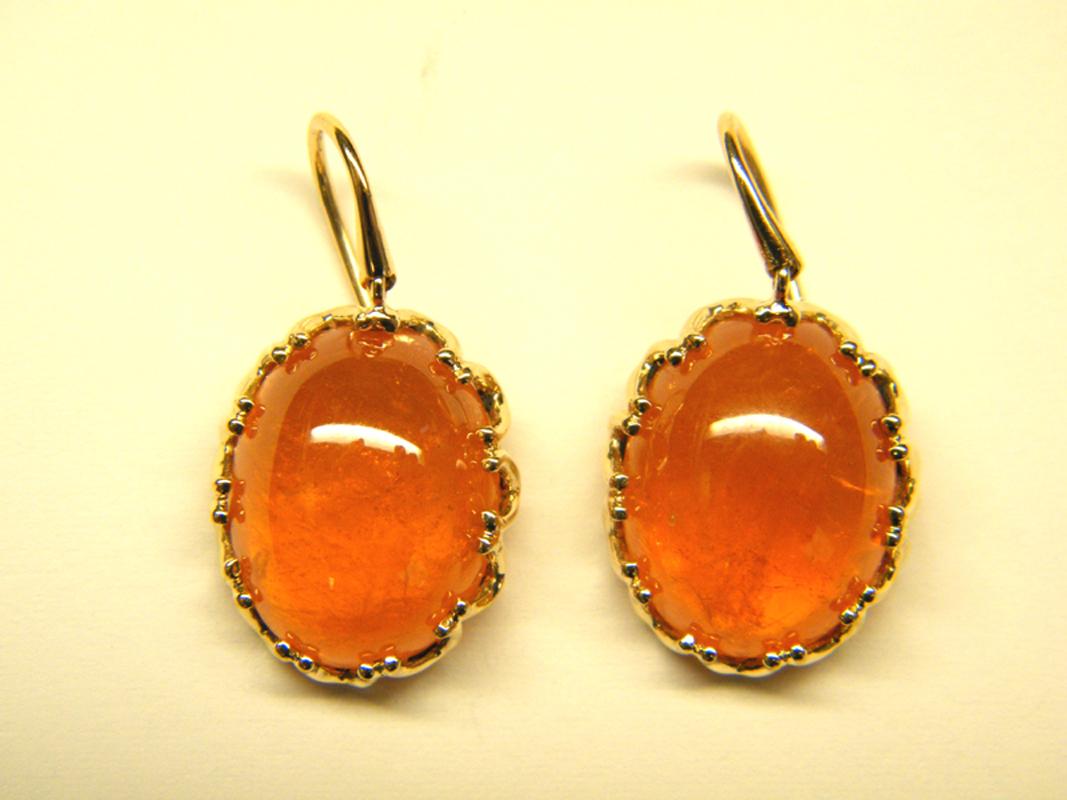 Laura Munder Mandarin Garnet Cabochon Yellow Gold Earrings In New Condition For Sale In West Palm Beach, FL