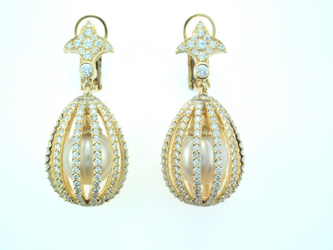 Round Cut Laura Munder South Sea Pearl and Diamond Gold Earrings For Sale
