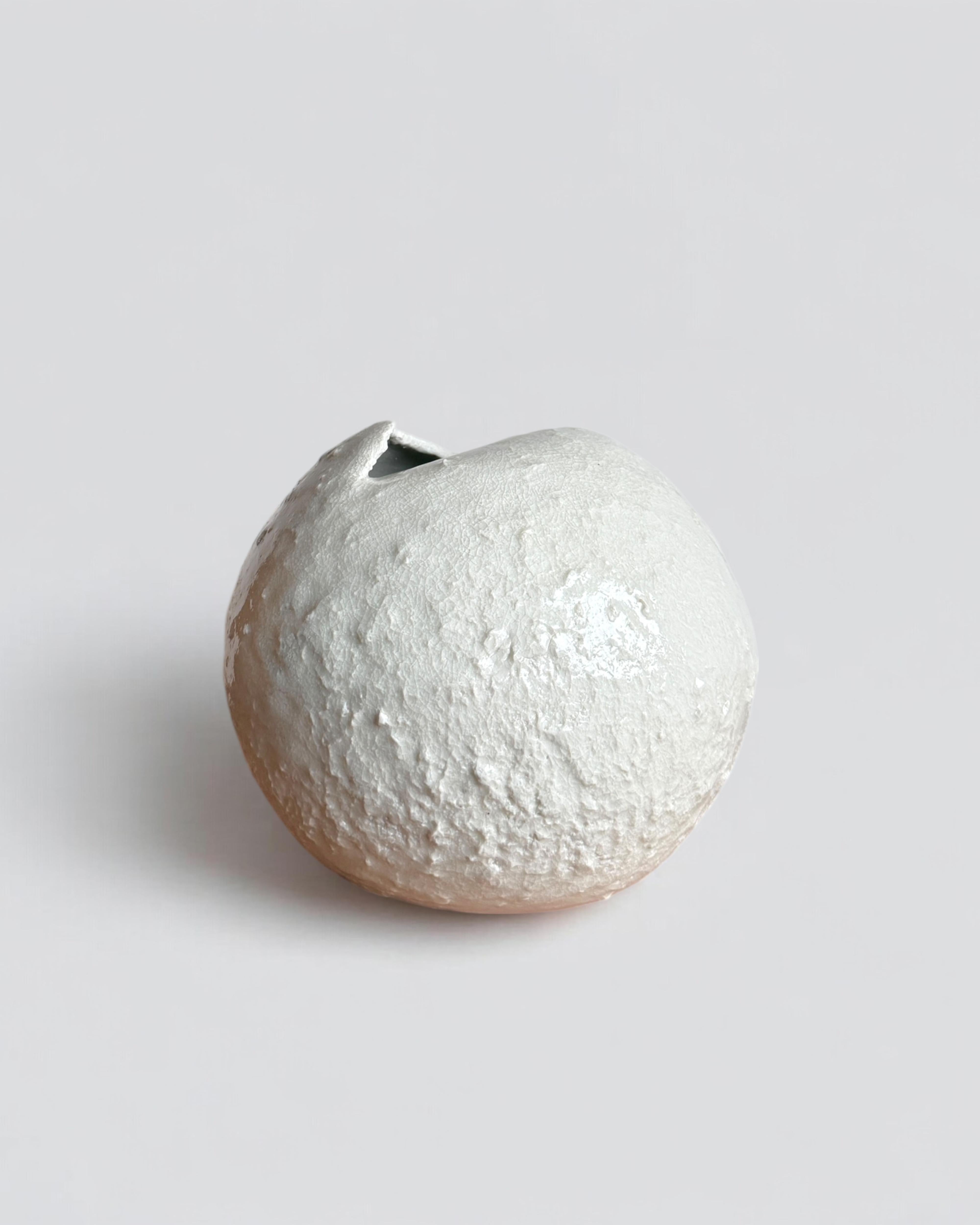 Drawing inspiration from ancient ceramic traditions, including Korean pottery and the Japanese wabi-sabi aesthetic, Laura Pasquino (Grège Gallery) explores the beauty of imperfection and the expressive power of organic forms. All her creations