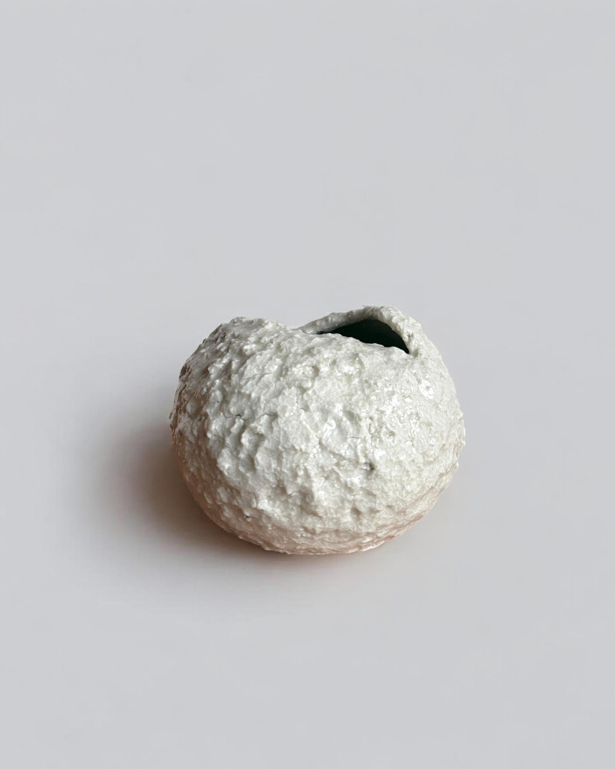 Drawing inspiration from ancient ceramic traditions, including Korean pottery and the Japanese wabi-sabi aesthetic, Laura Pasquino (Grège Gallery) explores the beauty of imperfection and the expressive power of organic forms. All her creations