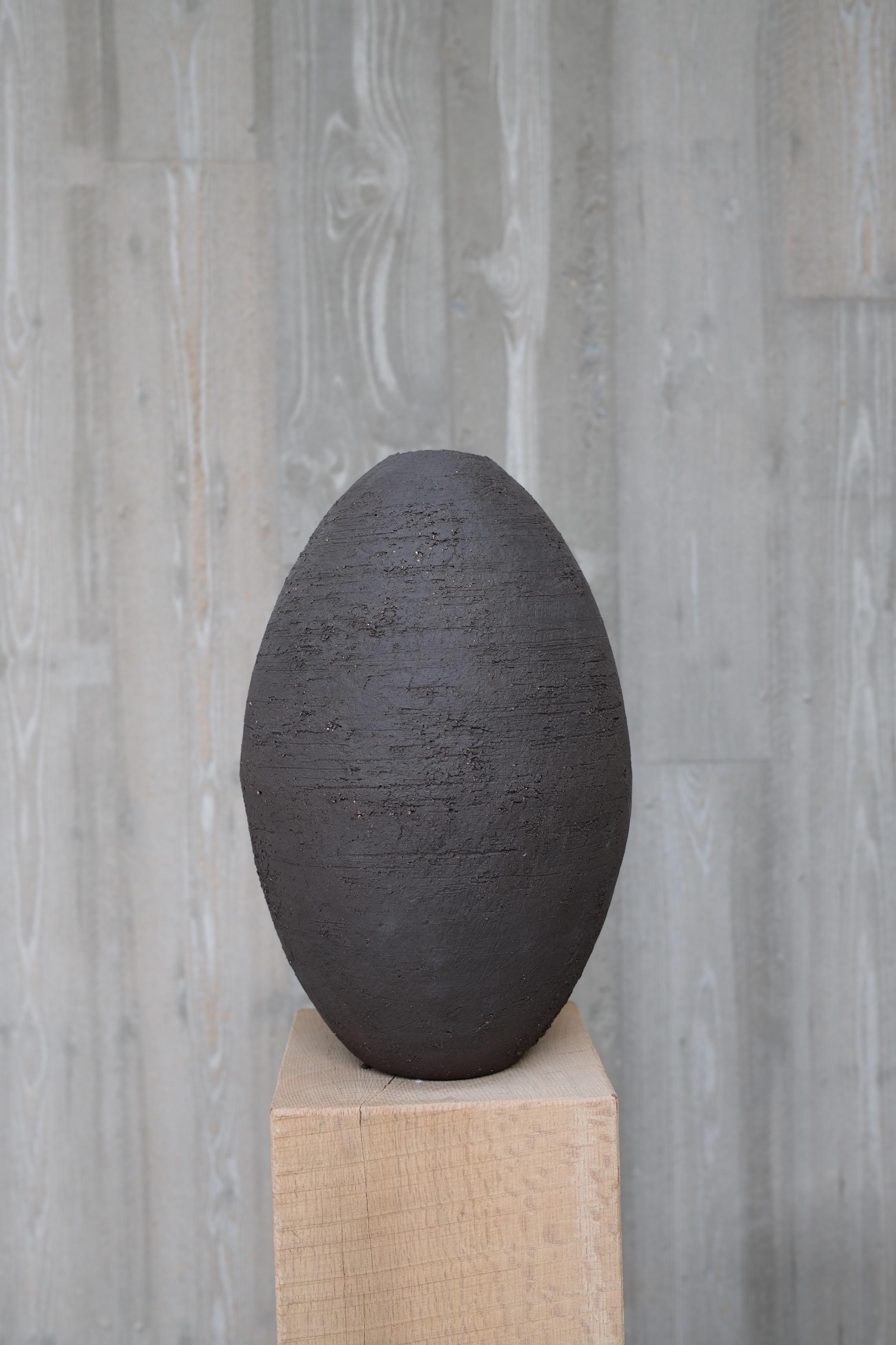 Created especially for Timeless Remnants — the collaborative exhibition between Grège Gallery and CWART — Jar embodies Laura Pasquino’s deeply personal approach to contemporary ceramic sculpture. The exhibition, staged in the former stables of a