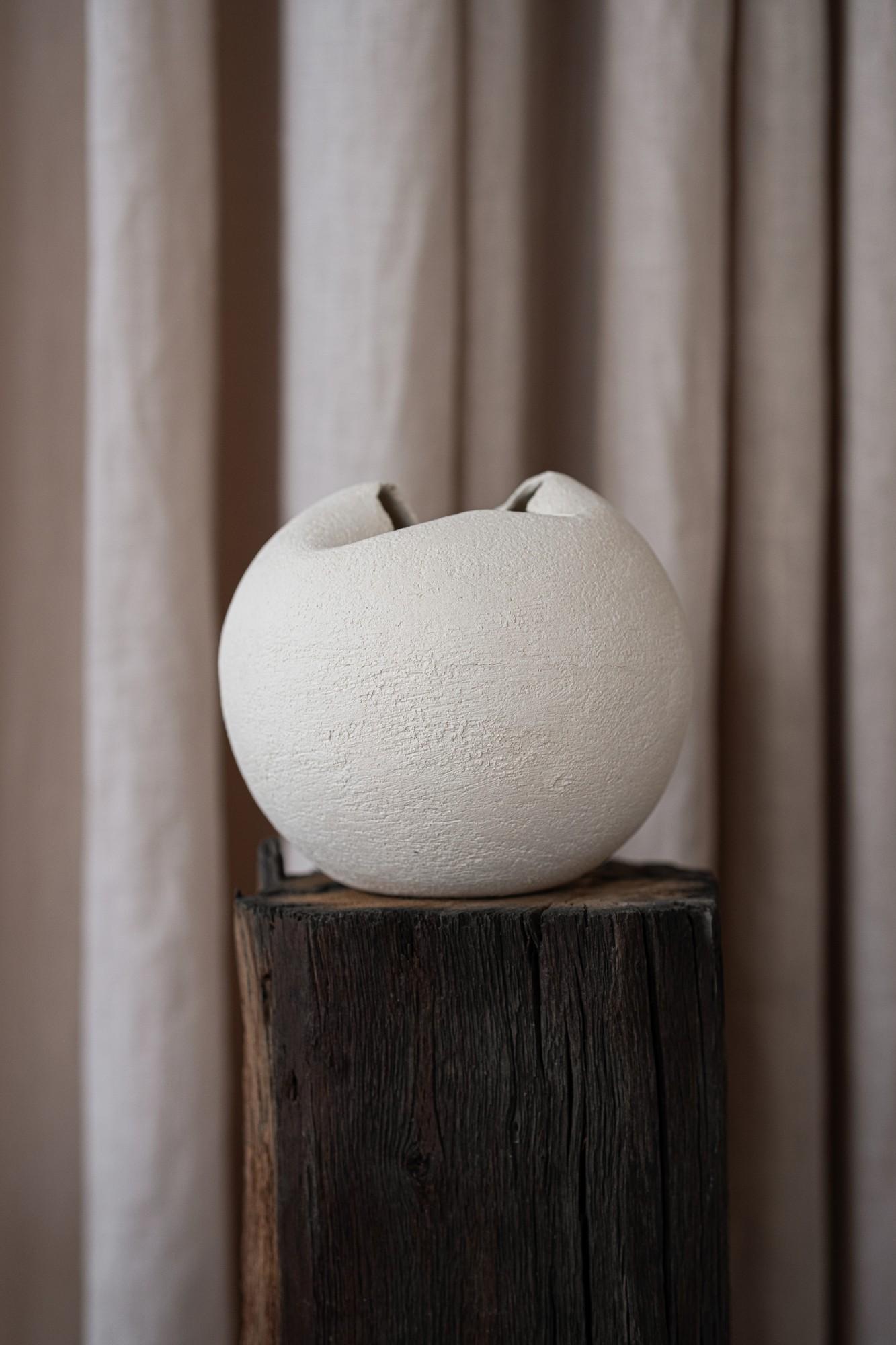 Small Contemporary White Ceramic Sculpture, 2024 - 'Divide Sculpture 3' For Sale 1