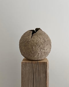 Grain 10 - Zeitgenössische Skulptur mit Textur von Laura Pasquino