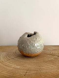 Scultura in ceramica in miniatura con superficie liscia, Laura Pasquino - "Celadon 2