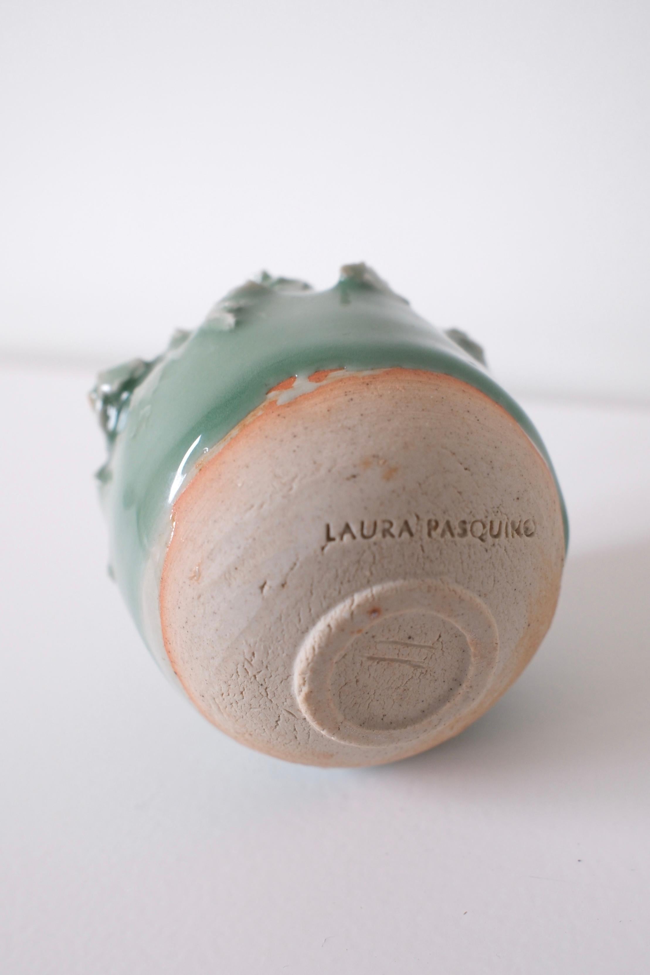 Miniatur-Keramik-Skulptur mit Textur, Laura Pasquino - 