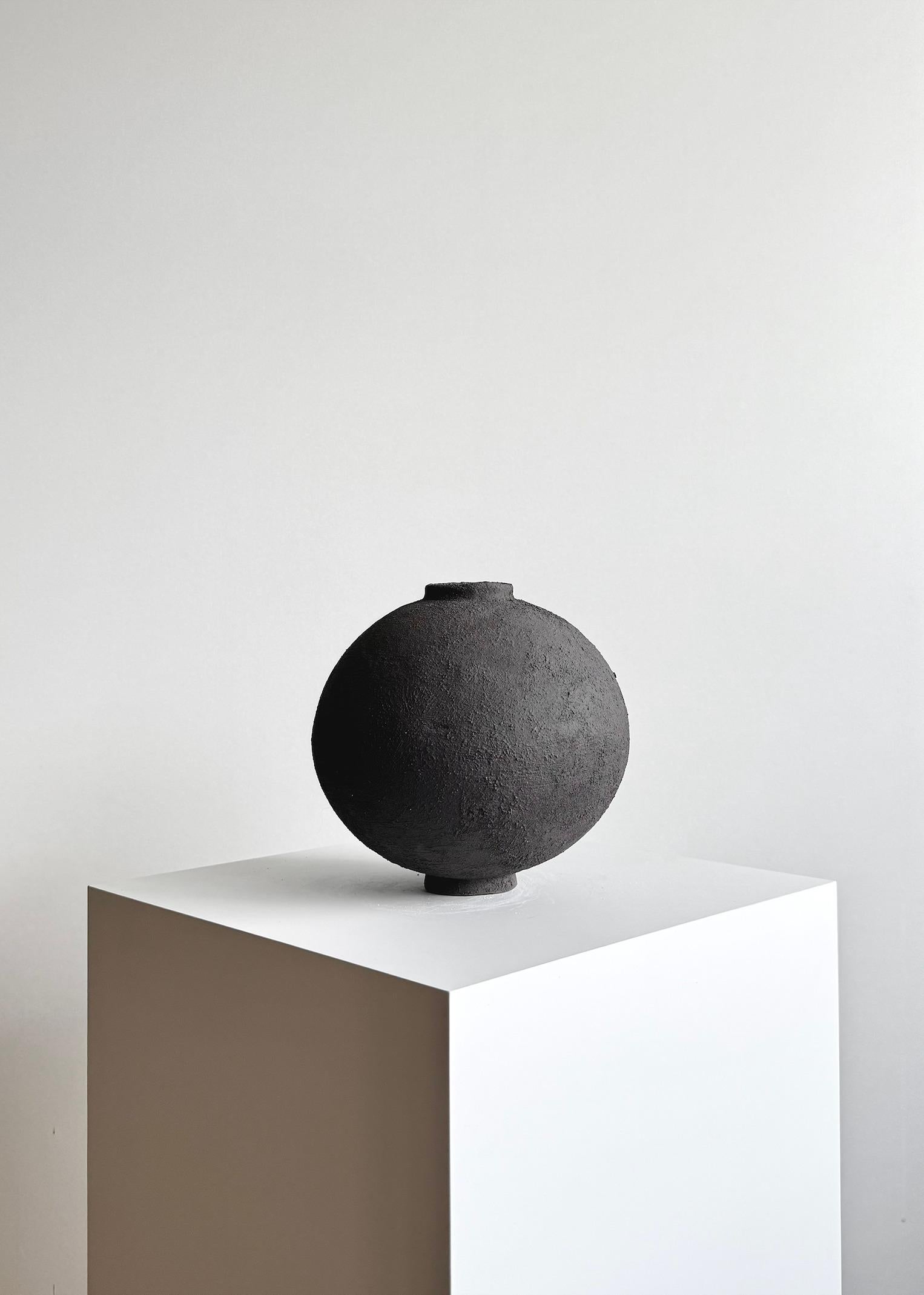 Small Black Ceramic Sculpture with Texture, 2021 - 'Black vase 01' For Sale 2