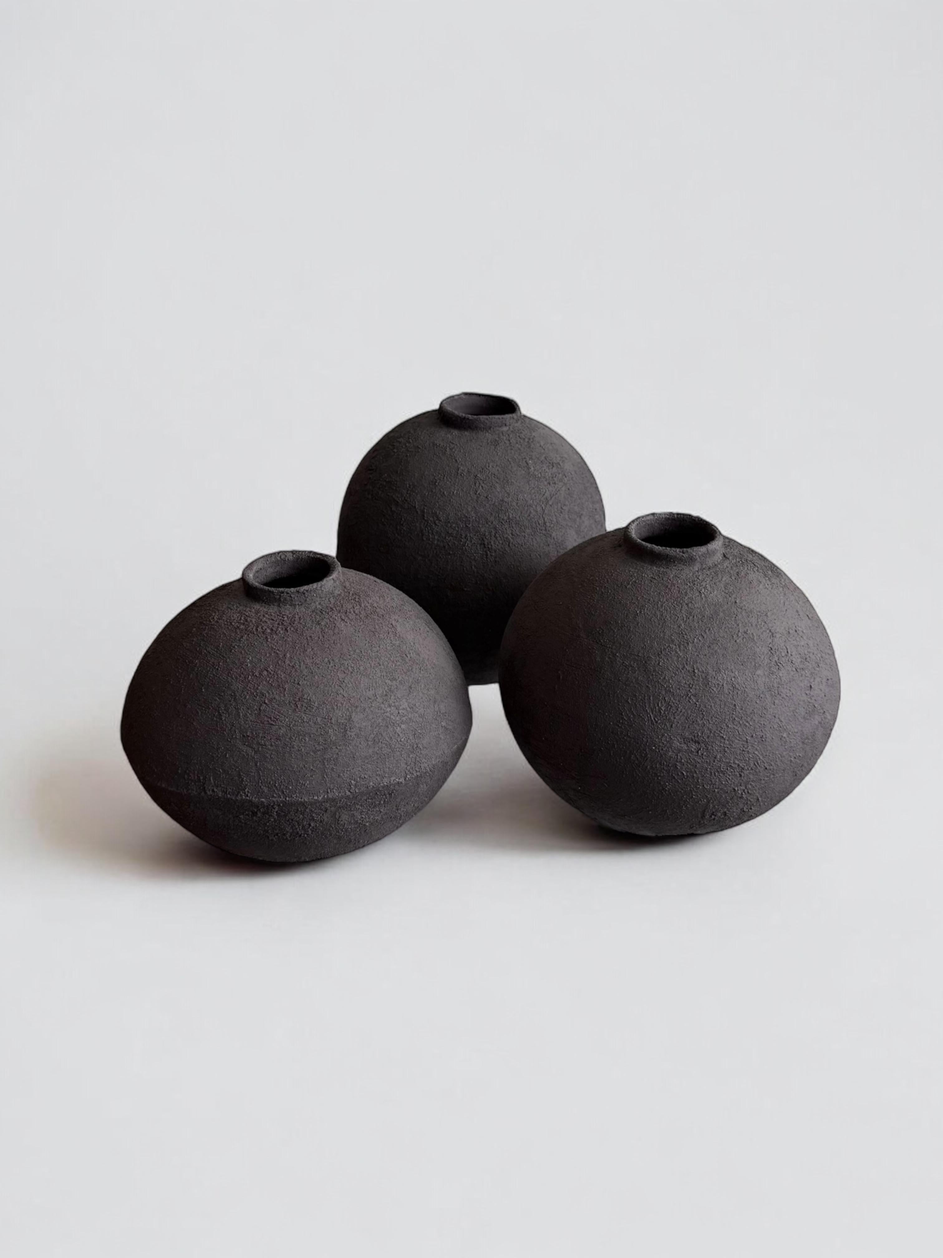 Small Black Ceramic Sculpture with Texture, 2021 - 'Black vase 01' For Sale 4