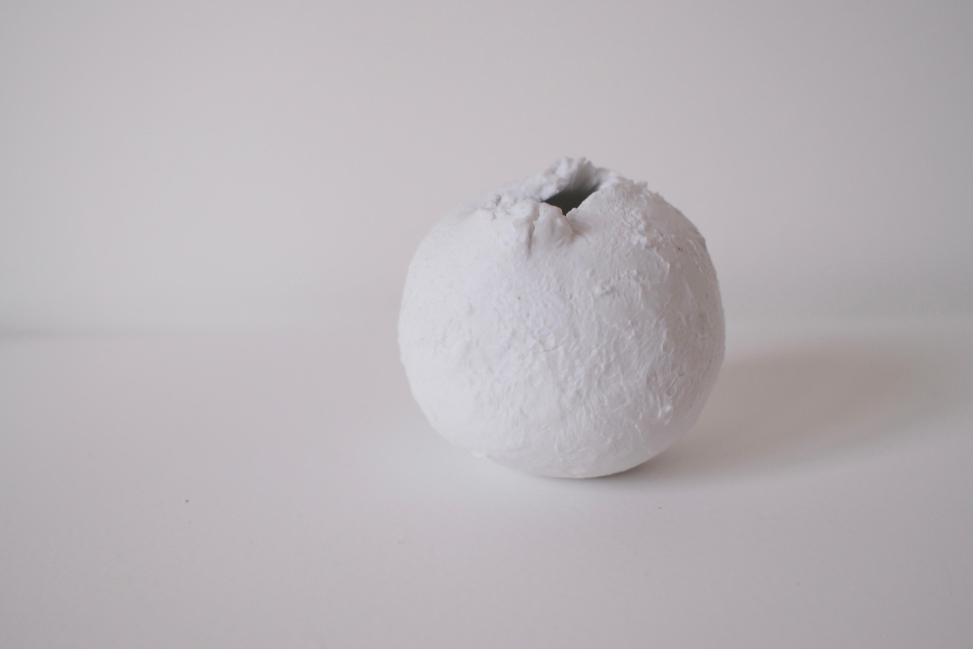 Petite sculpture en céramique avec texture, Laura Pasquino - 'Super White 3' Miniature en vente 1