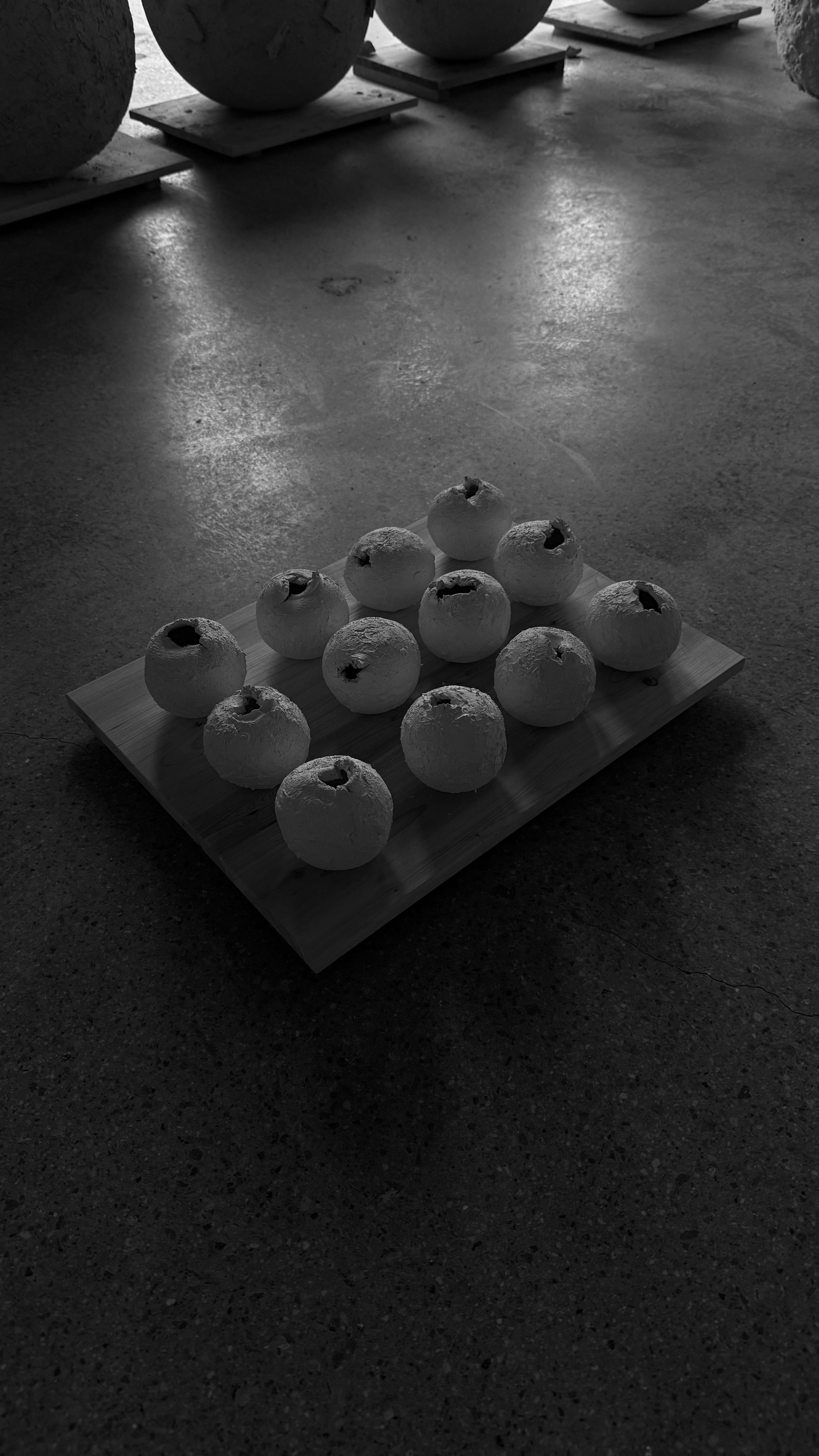 Piccola scultura in ceramica con texture, Laura Pasquino - Miniatura 