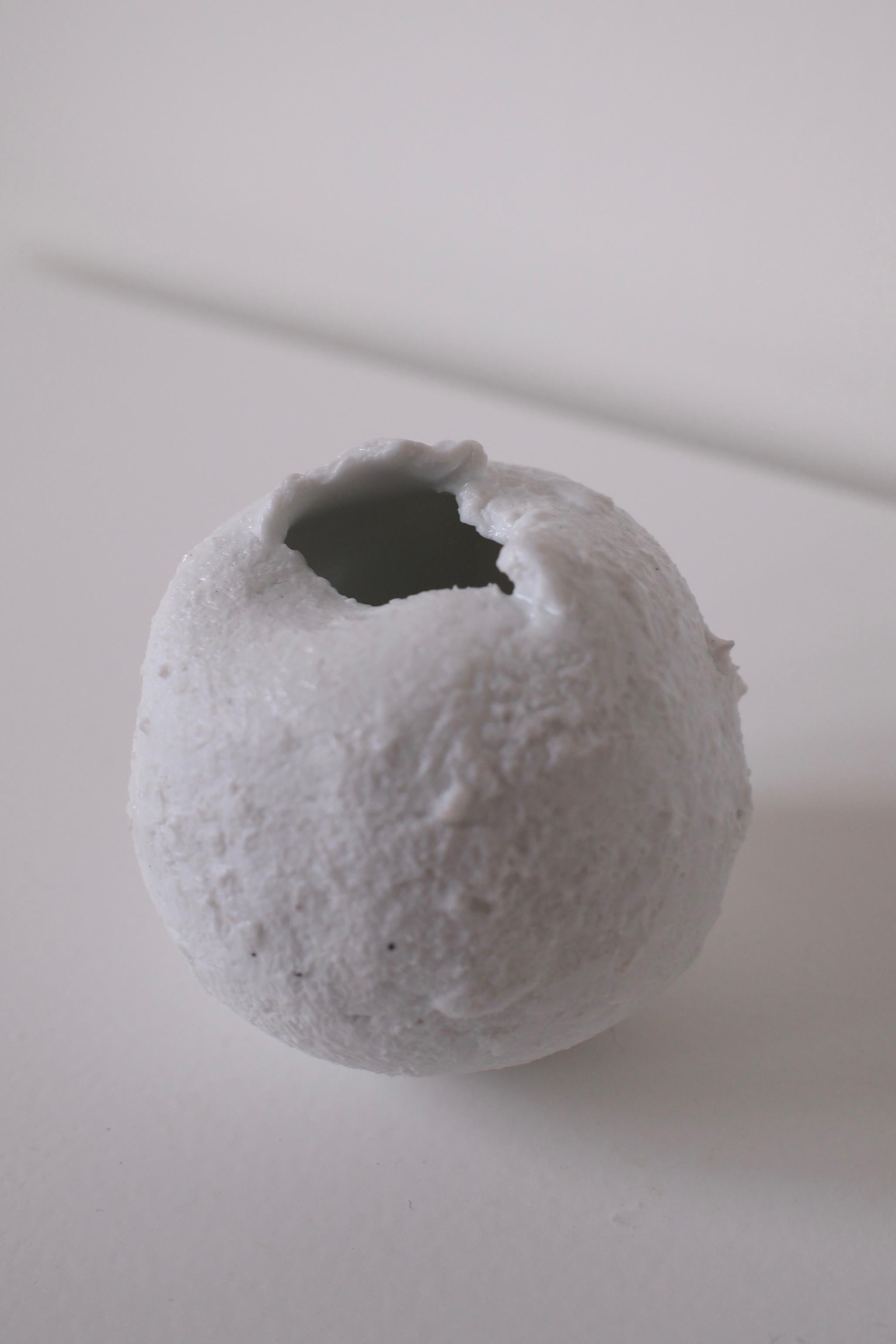 Small Ceramic Sculpture with Texture, Laura Pasquino - 'Super White 6' Miniature