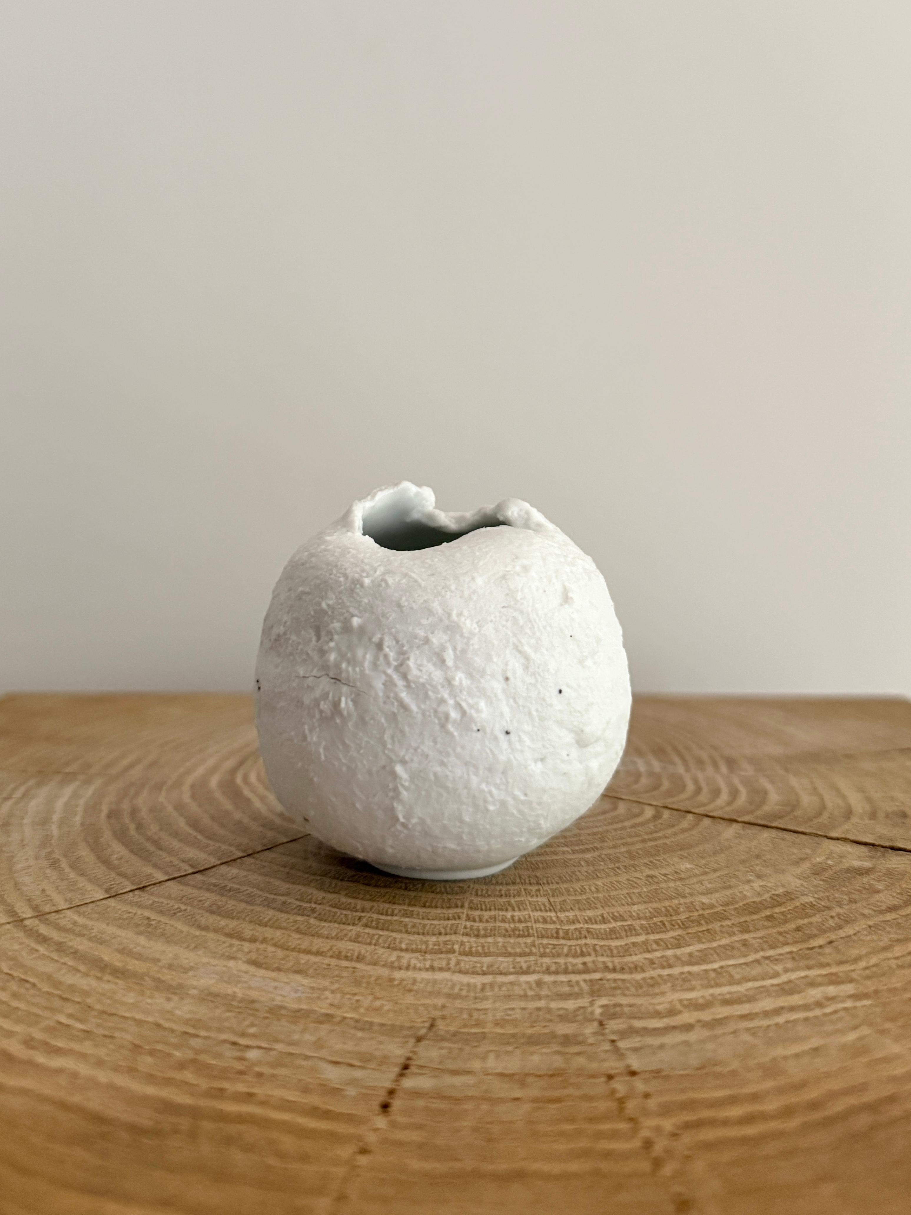 Small Ceramic Sculpture with Texture, Laura Pasquino - 'Super White 6' For Sale 7