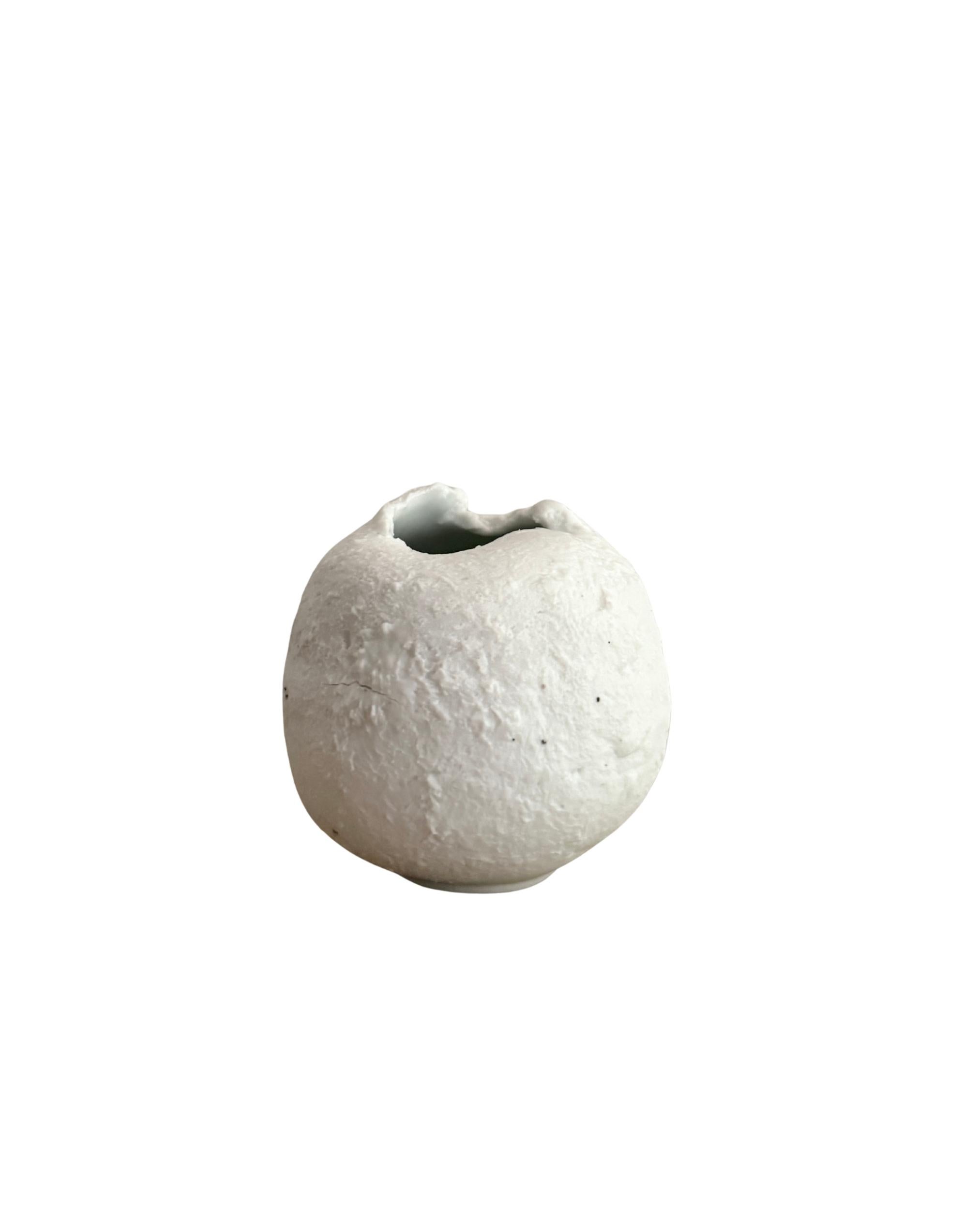 Small Ceramic Sculpture with Texture, Laura Pasquino - 'Super White 6' Miniature