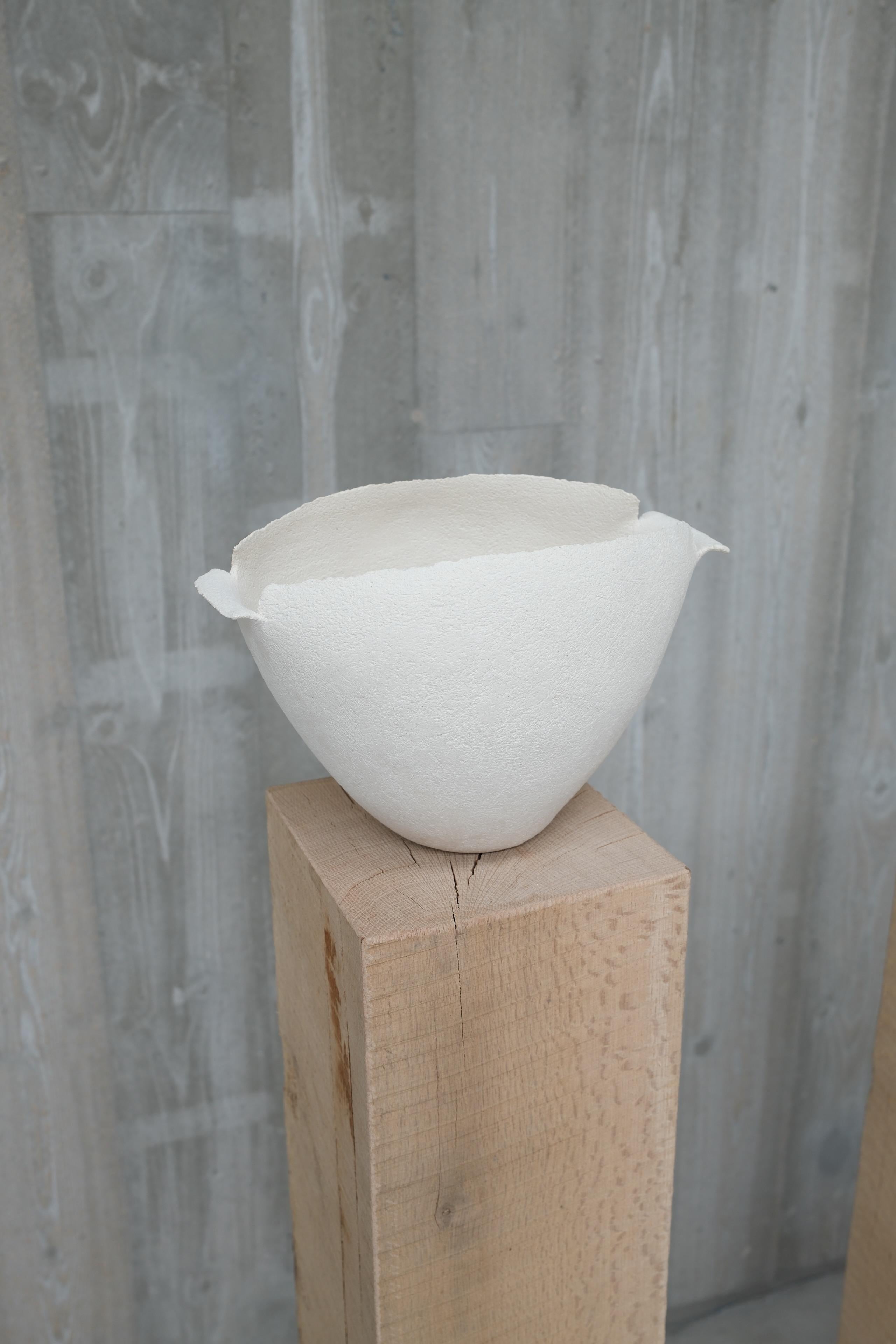 White Ceramic Sculpture with Texture, 2025 - 'Cream bowl' - Laura Pasquino For Sale 15