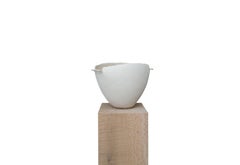 Weiße Keramik-Skulptur mit Textur, 2025 - 'Cremeschale'.