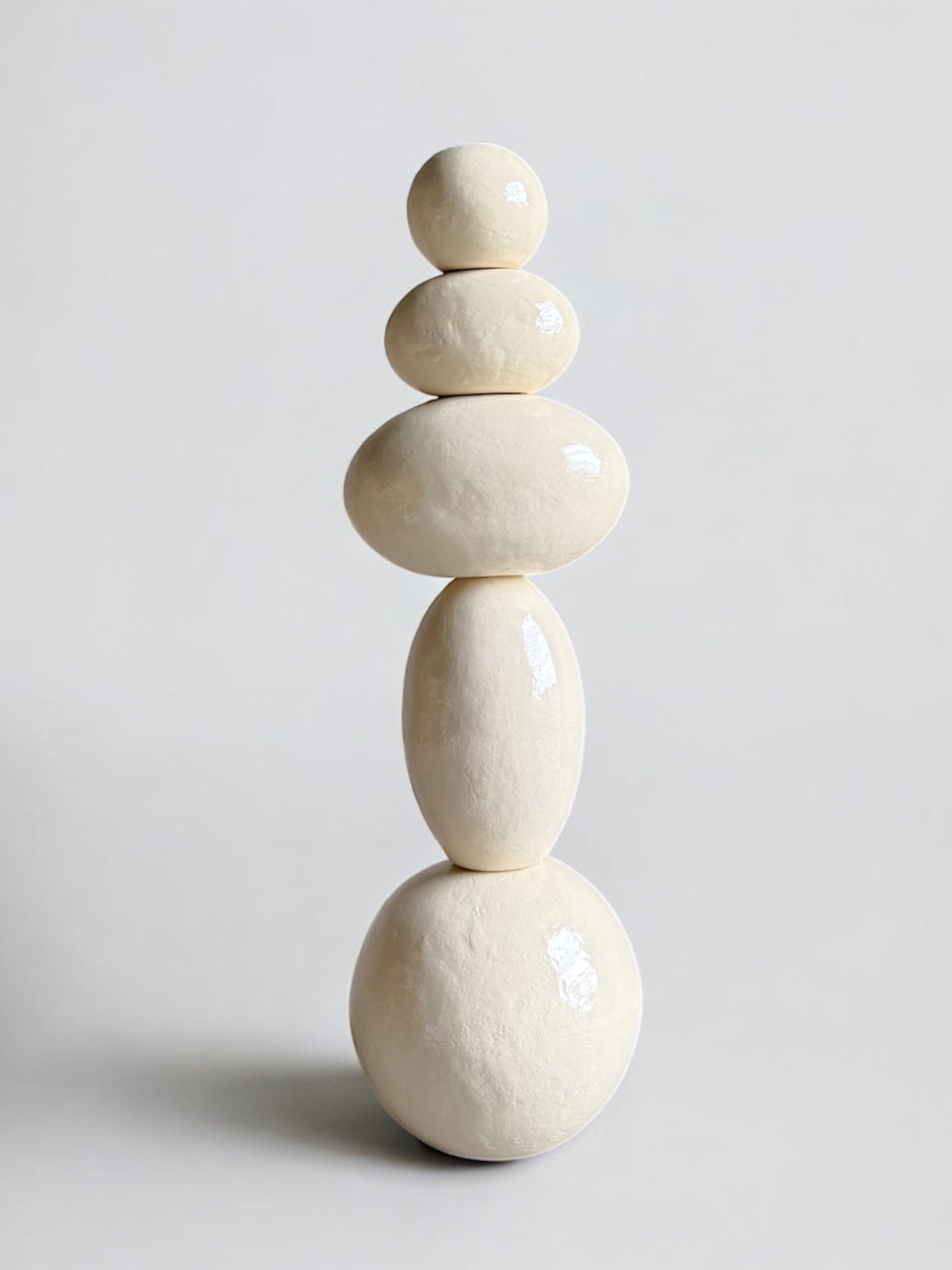 Weiße Totem-Skulptur aus Keramik, 2025 - 'Bäuerin' im Angebot 13