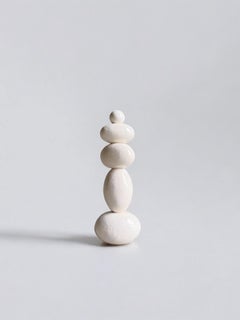 Escultura totémica blanca de gres esmaltado, 2025 - "Lechera