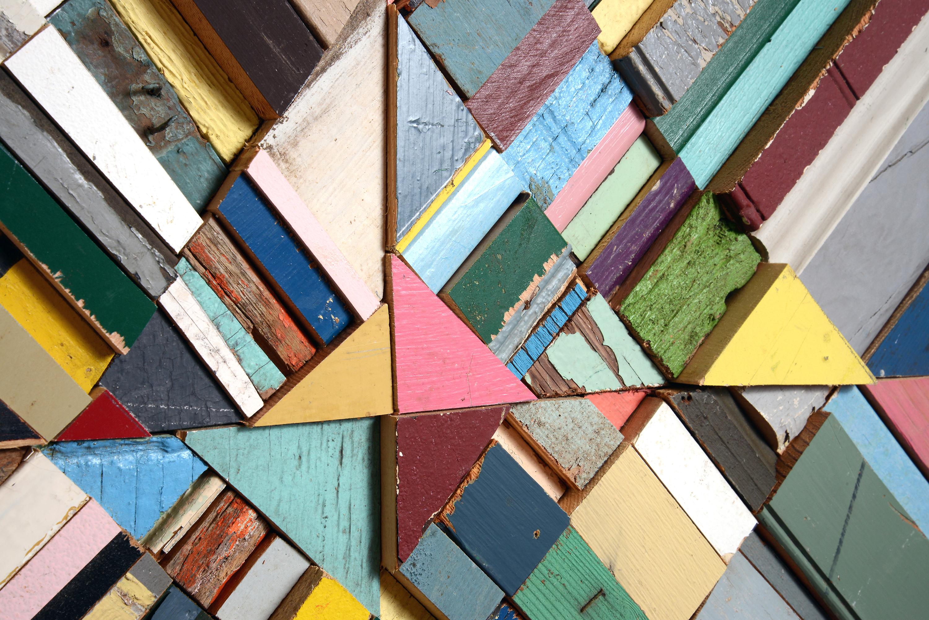 Measure Up di Laura Petrovich Cheney - opera d'arte geometrica contemporanea in legno - Mixed Media Art Astrattismo geometrico di Laura Petrovich-Cheney