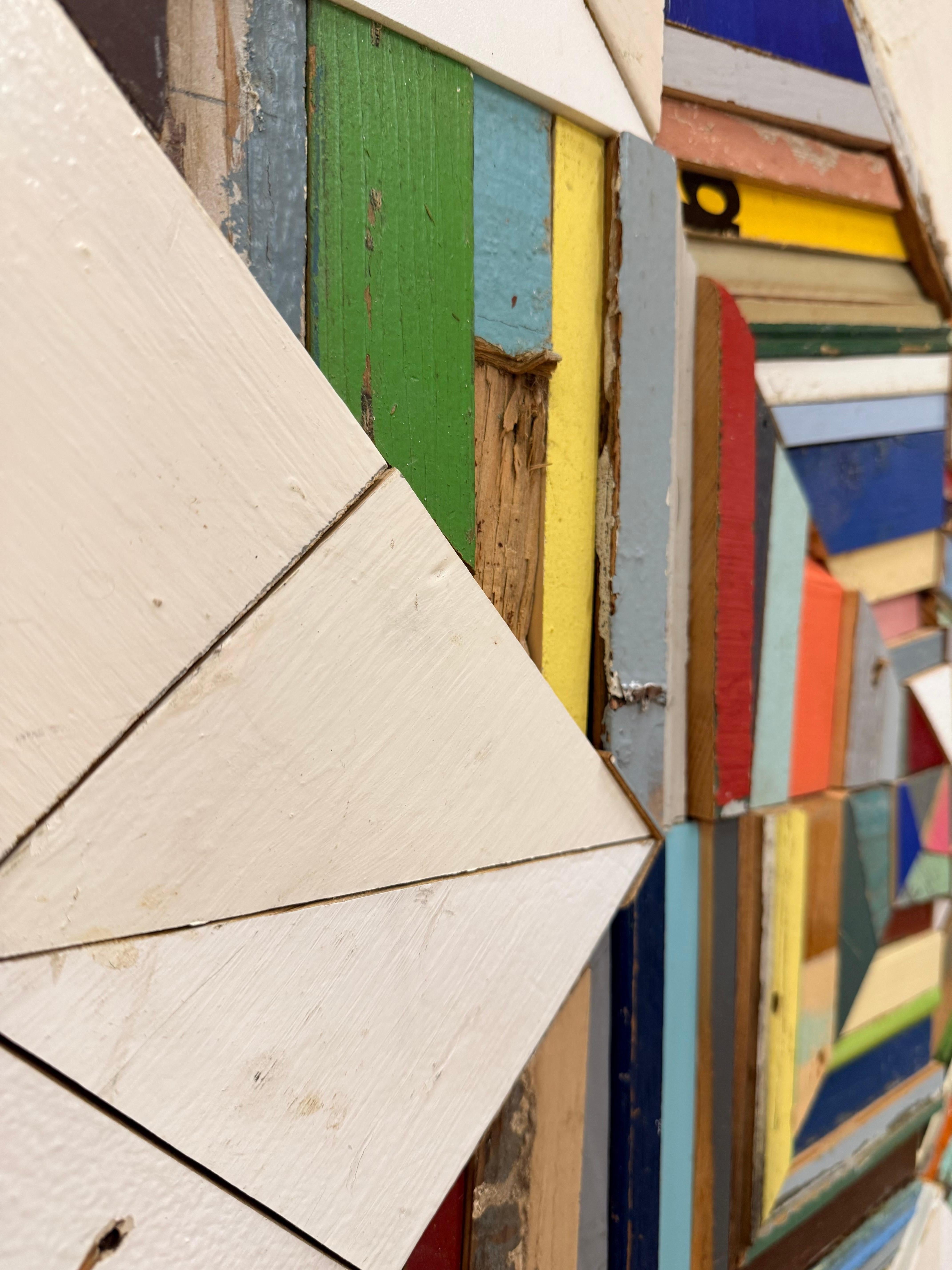 Una stella è nata - Scultura da parete in legno di recupero, 2022 in vendita 1