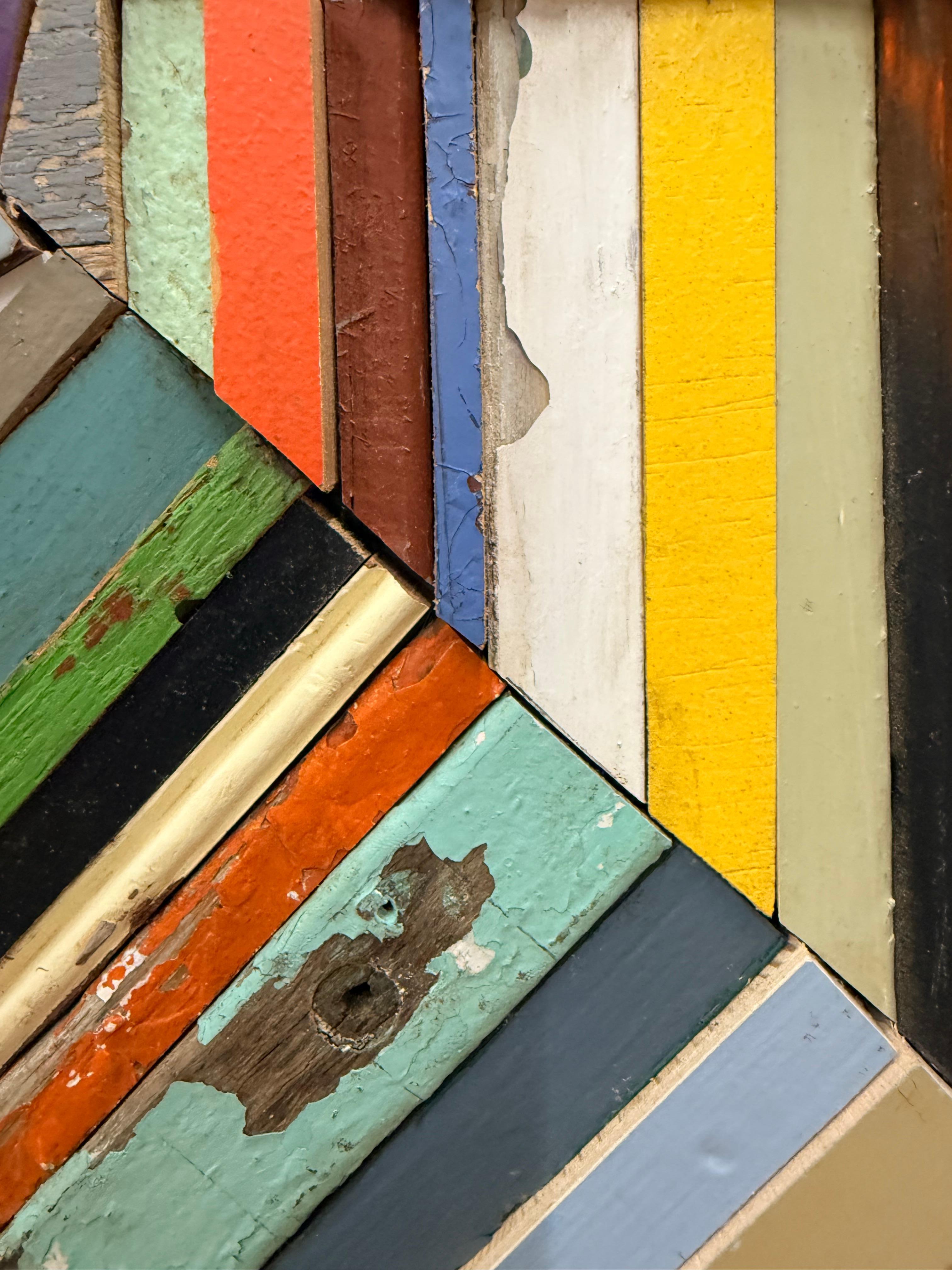 Una stella è nata - Scultura da parete in legno di recupero, 2022 in vendita 3