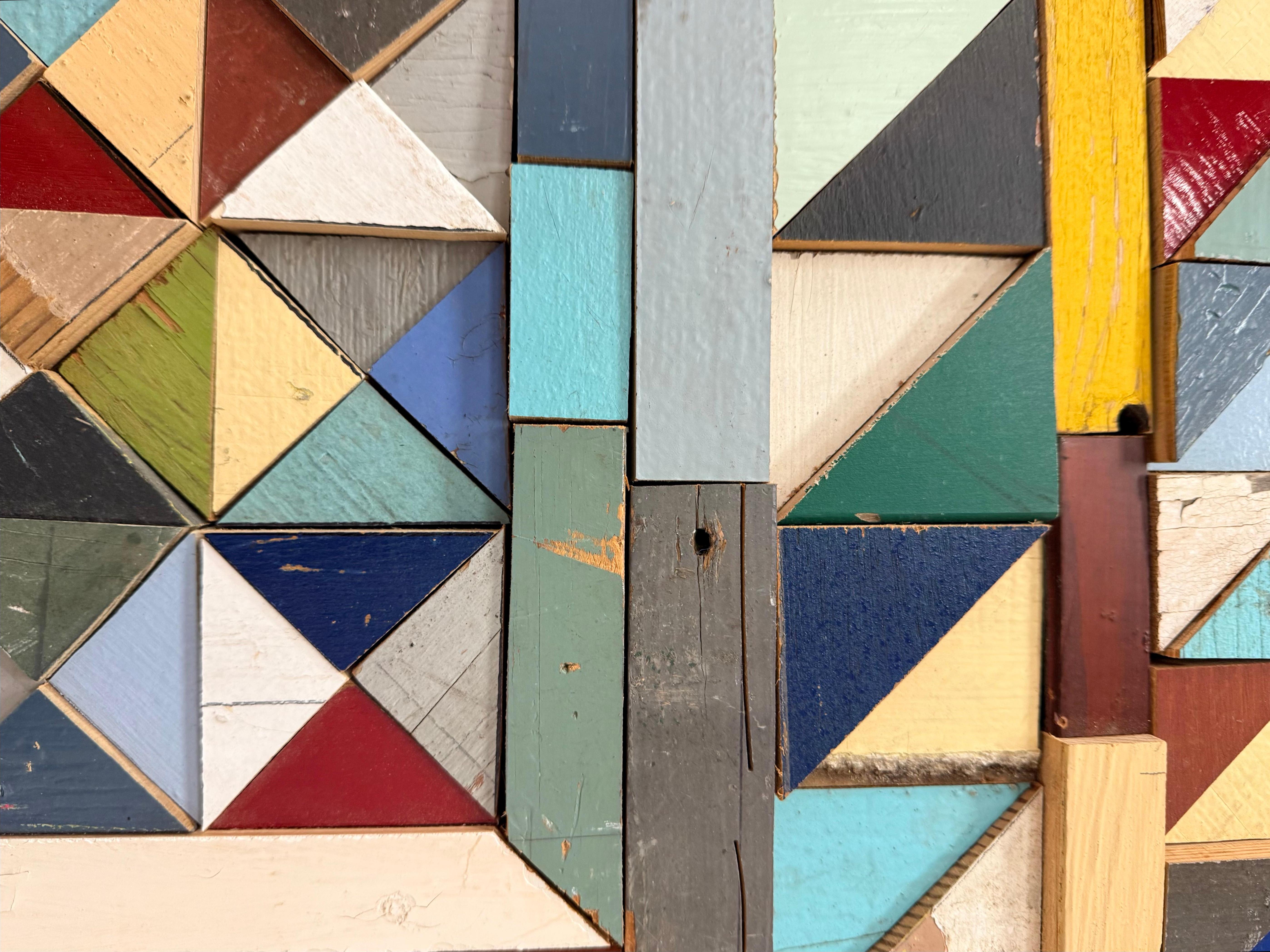 Rounding the Corner - Sculpture murale en bois récupéré, 2023 en vente 10