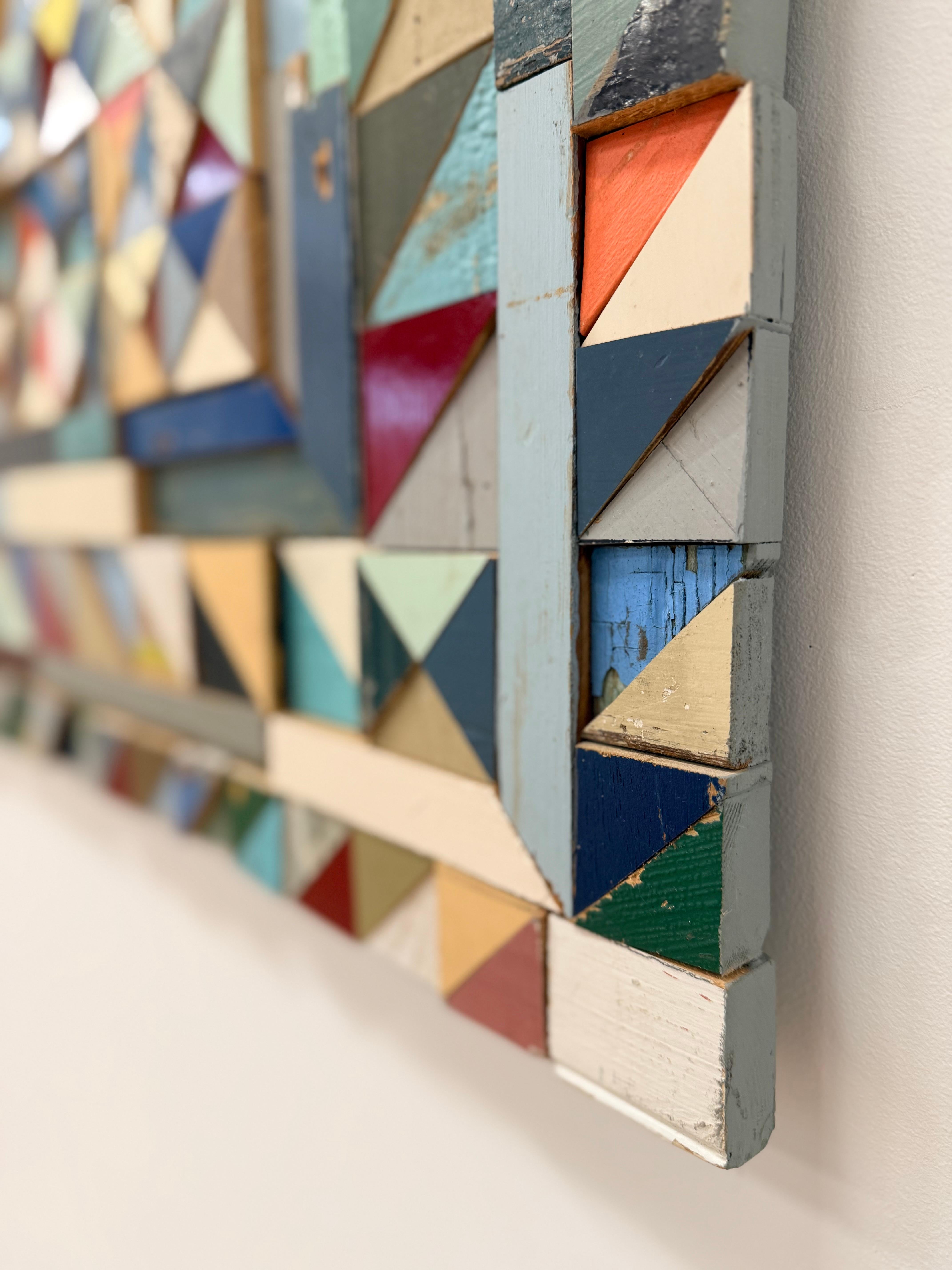 Rounding the Corner - Sculpture murale en bois récupéré, 2023 en vente 13