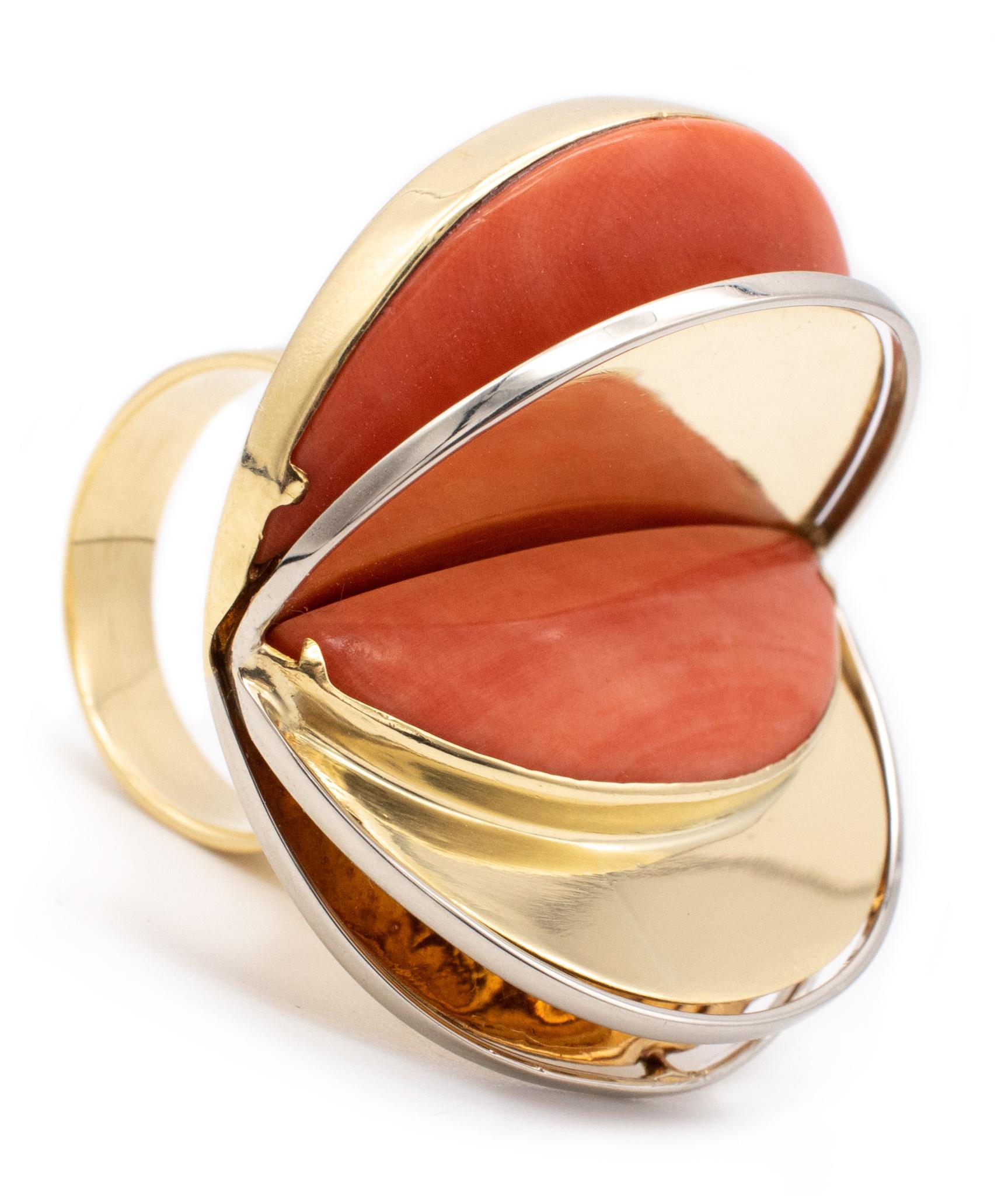 Laura Rivalta 1977 Italy Geometric Sculptural OP Art Ring 18Kt Gold With Coral For Sale 4
