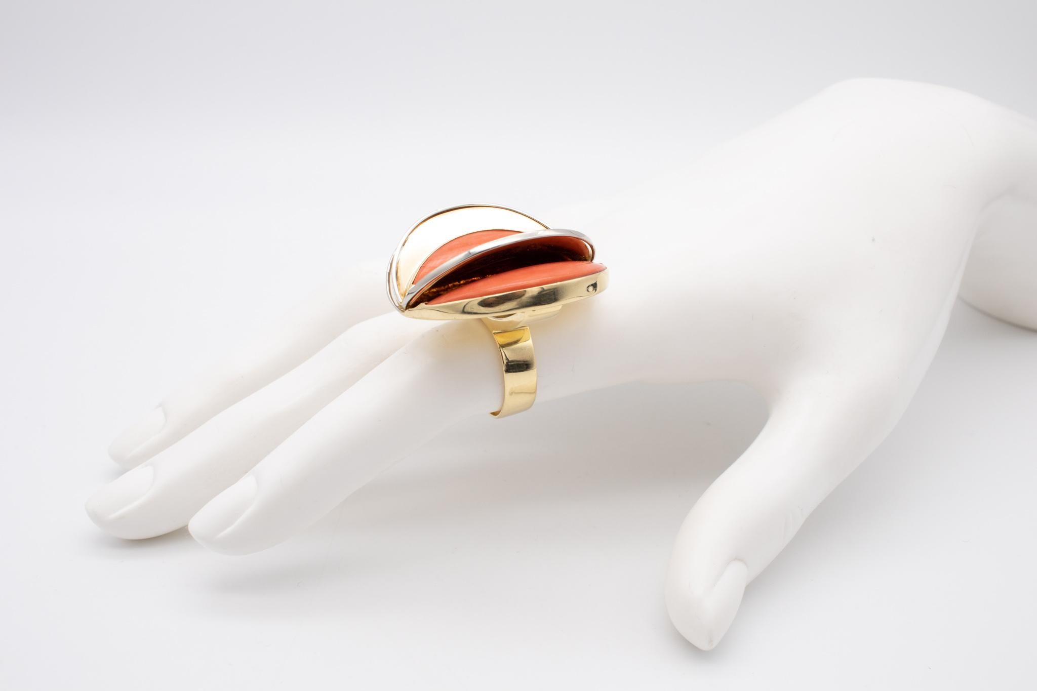 Modernist Laura Rivalta 1977 Italy Geometric Sculptural OP Art Ring 18Kt Gold With Coral For Sale