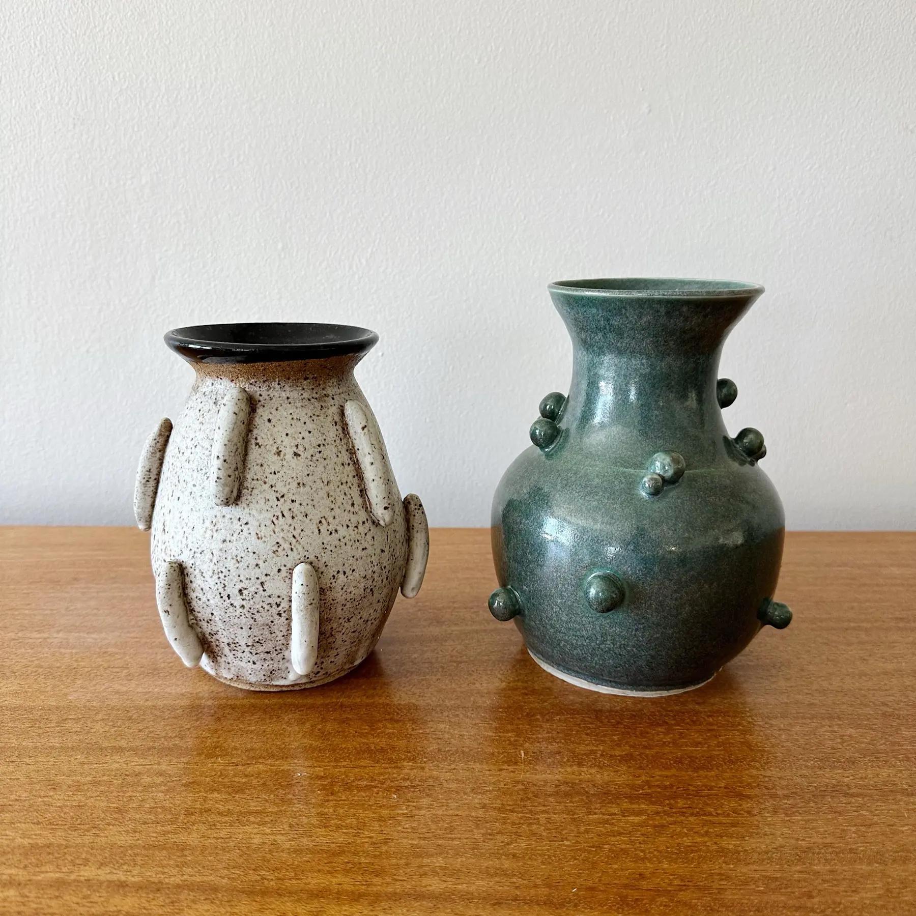 Ceramica Vaso in gres crema, nero e marrone di Laura Seaman, contemporaneo in vendita
