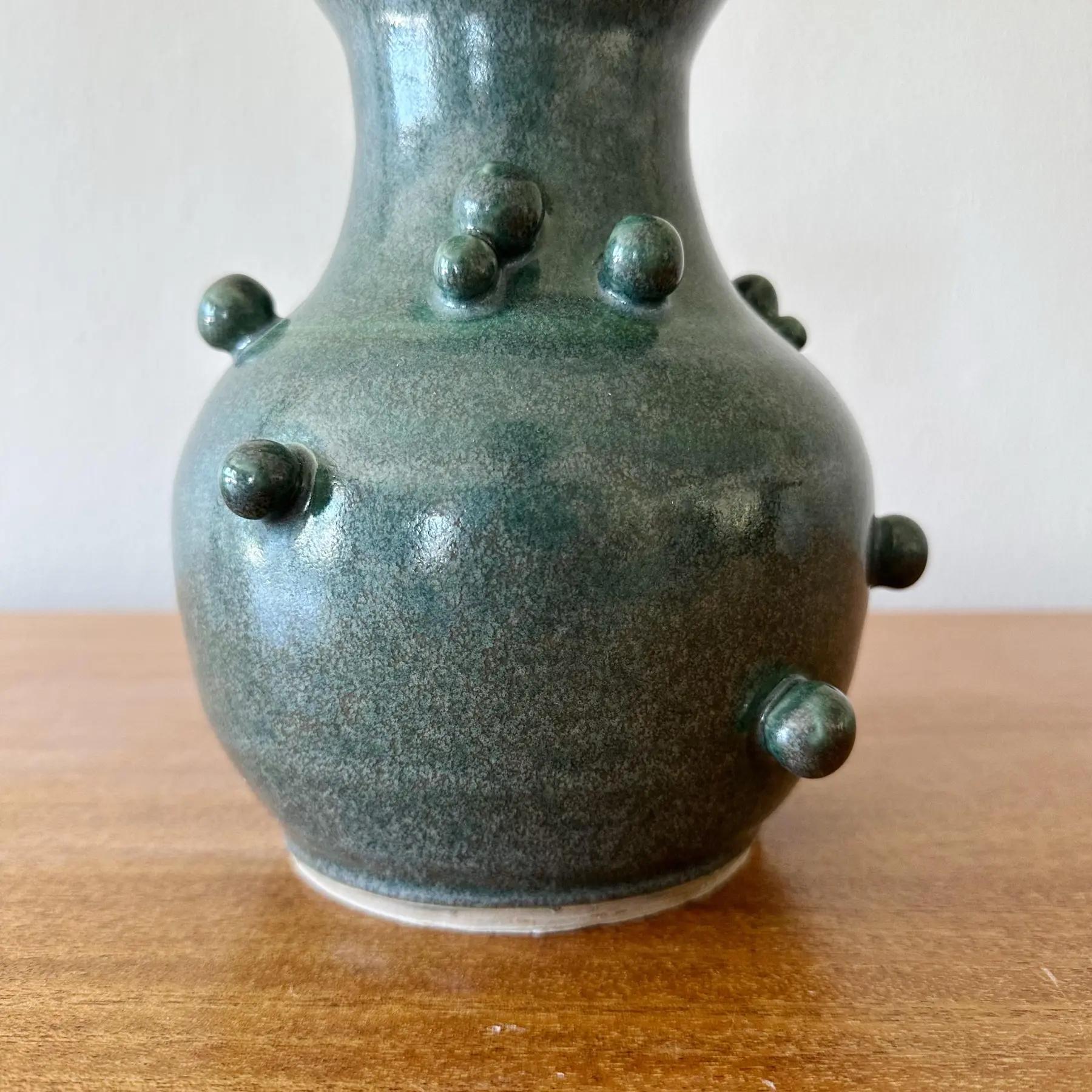 Laura Seaman Jarrón de gres esmaltado verde, Contemporáneo Siglo XXI y contemporáneo en venta