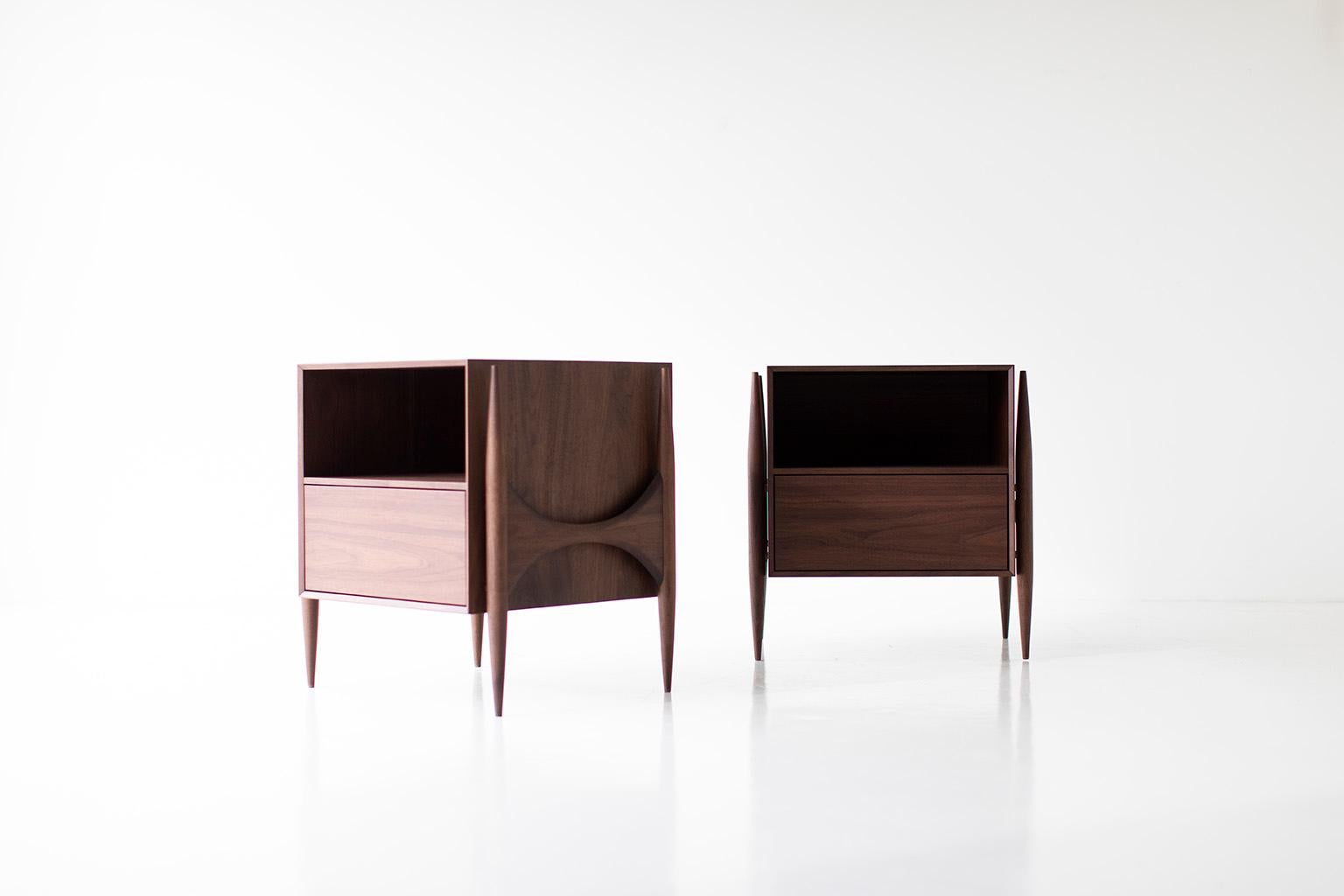 Cambre Nachttische, moderne Nachttische aus Nussbaumholz, Craft Associates Furniture  (Handgefertigt) im Angebot