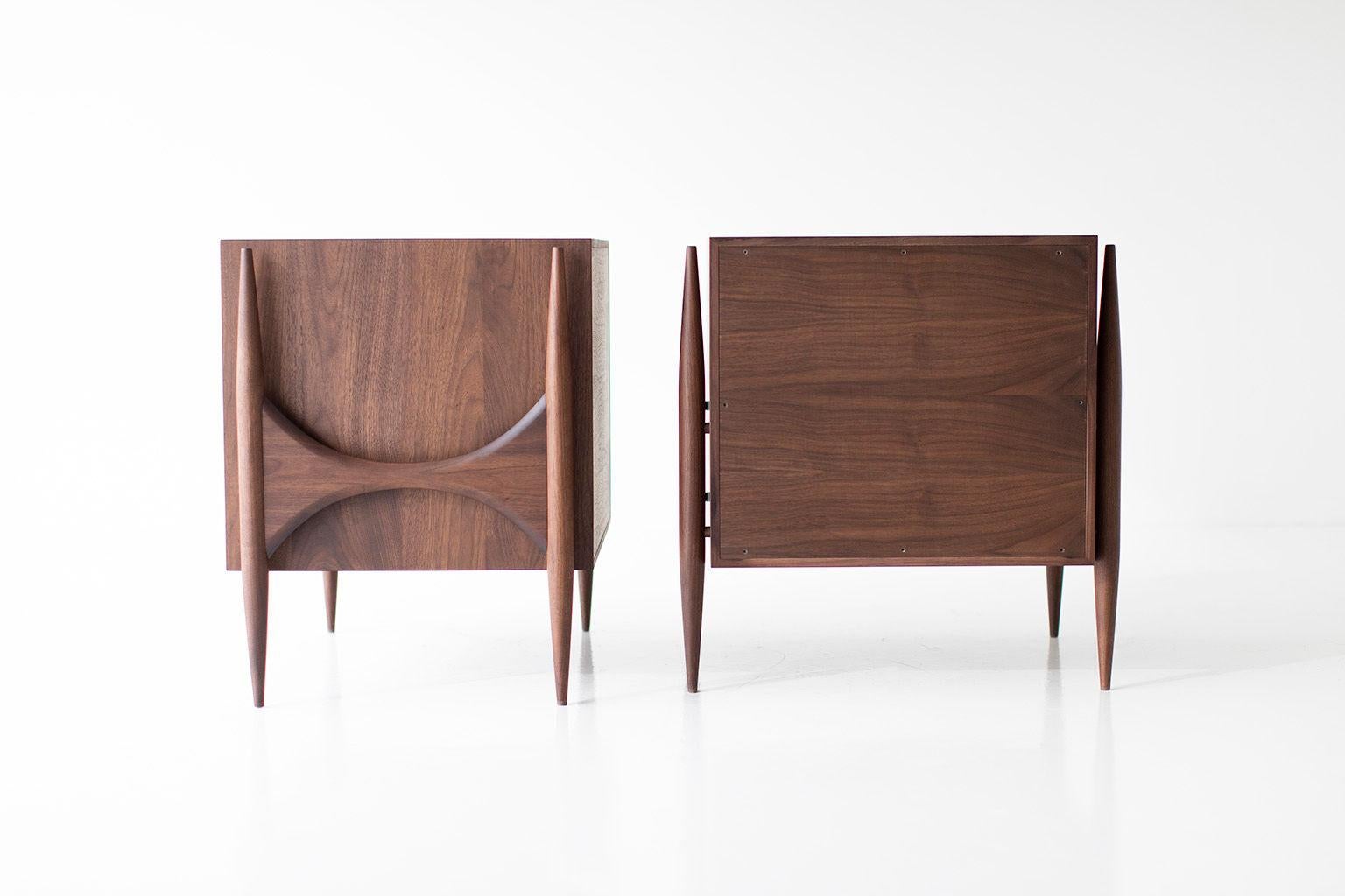 Cambre Nachttische, moderne Nachttische aus Nussbaumholz, Craft Associates Furniture  (Moderne) im Angebot