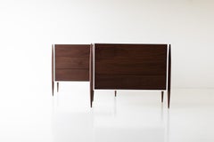 Laura Trenchard Pequeña Cómoda Moderna de Nogal para Muebles Craft Associates