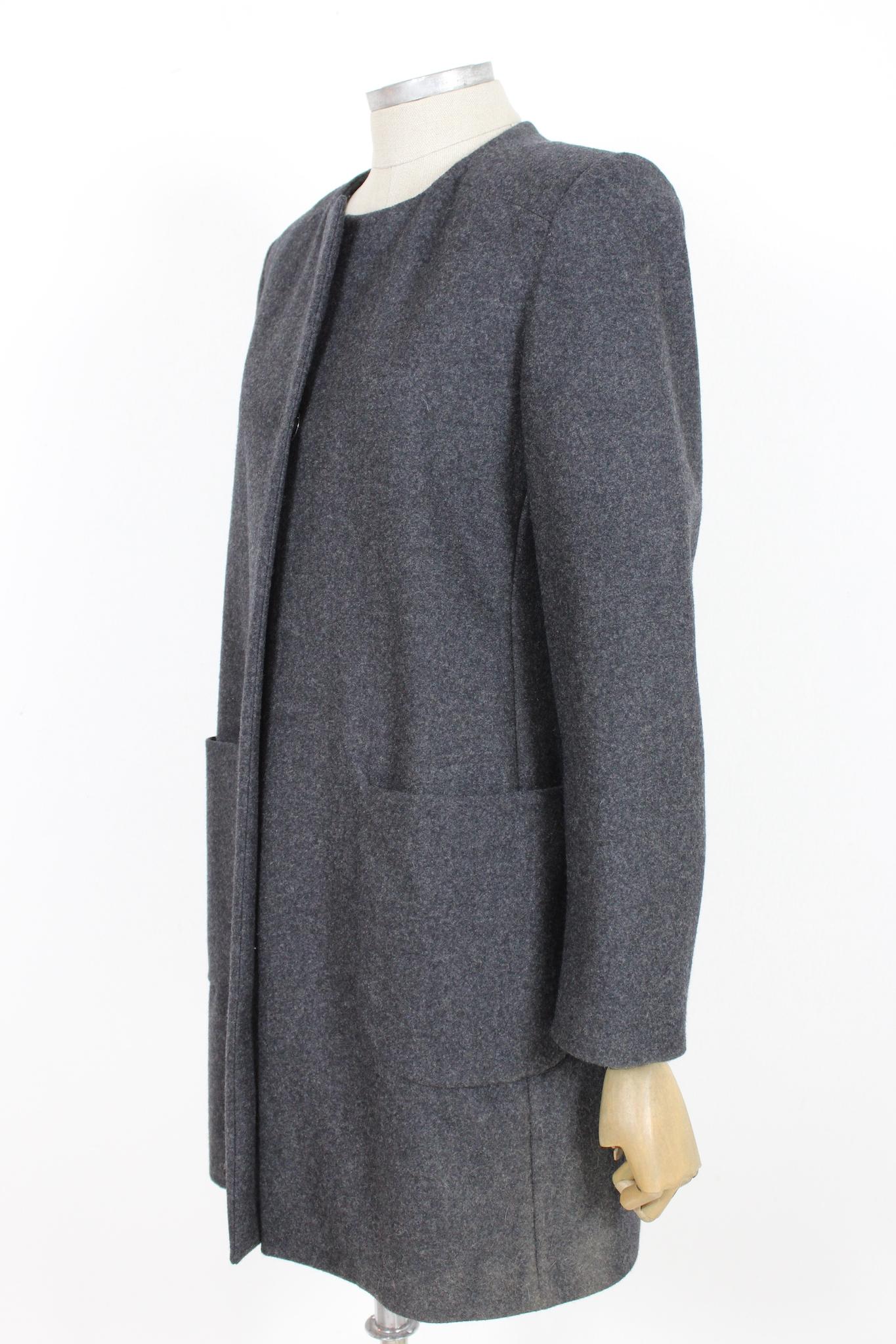 Laura Urbinati Manteau classique en laine grise à col ras du cou Pour femmes en vente