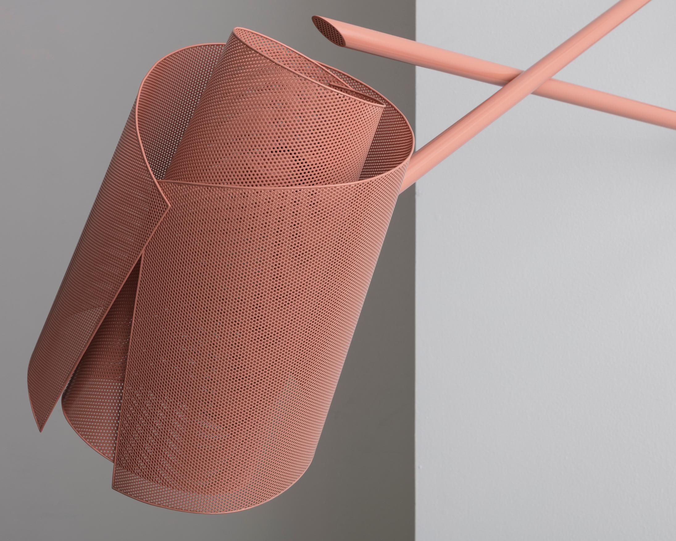 Lampe murale Laura en rose, fabriquée sur commande par Pierre Yovanovitch 1
