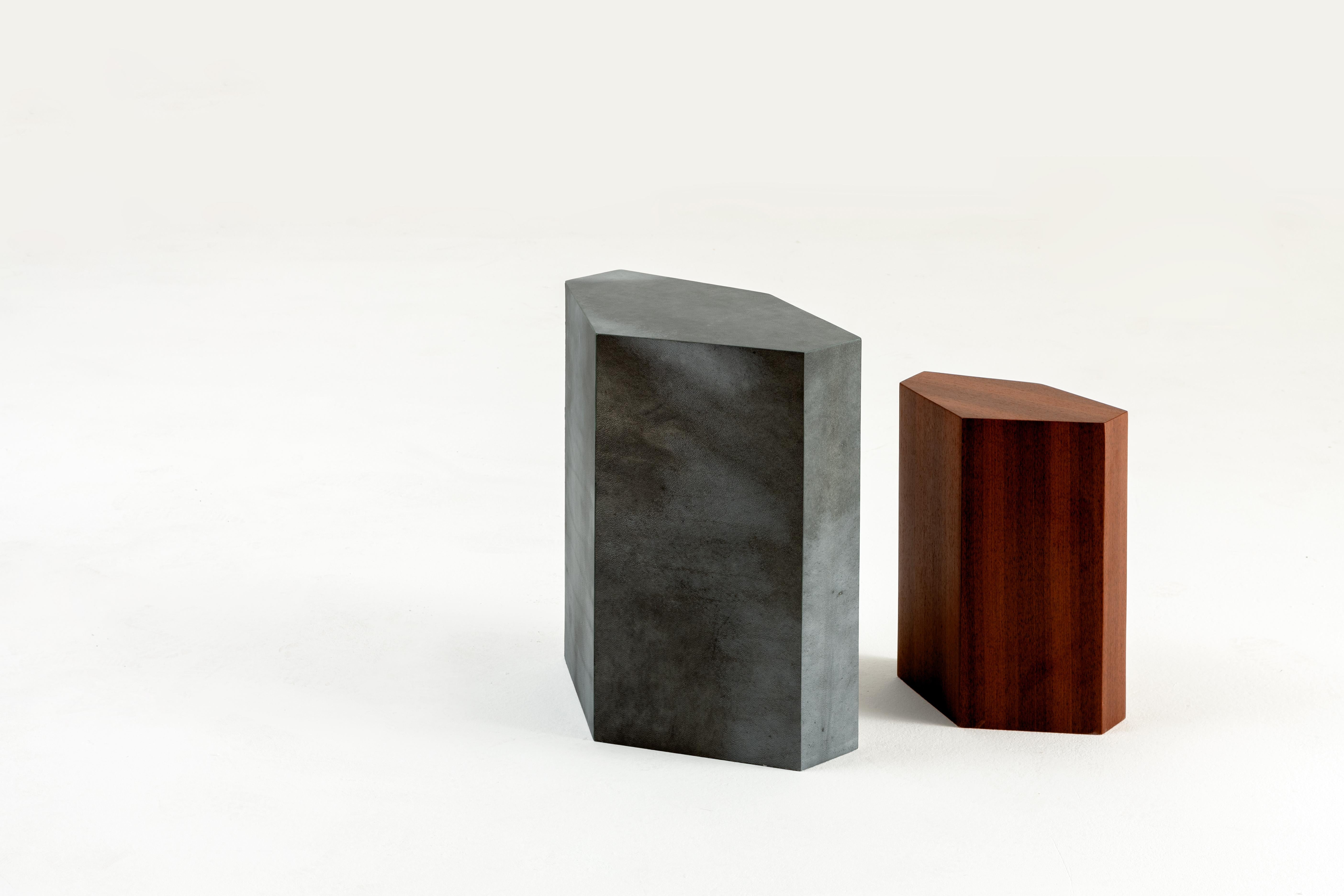 Laurameroni „Imperfetto“ Couchtische-Set aus maßgefertigten Materialien (21. Jahrhundert und zeitgenössisch) im Angebot