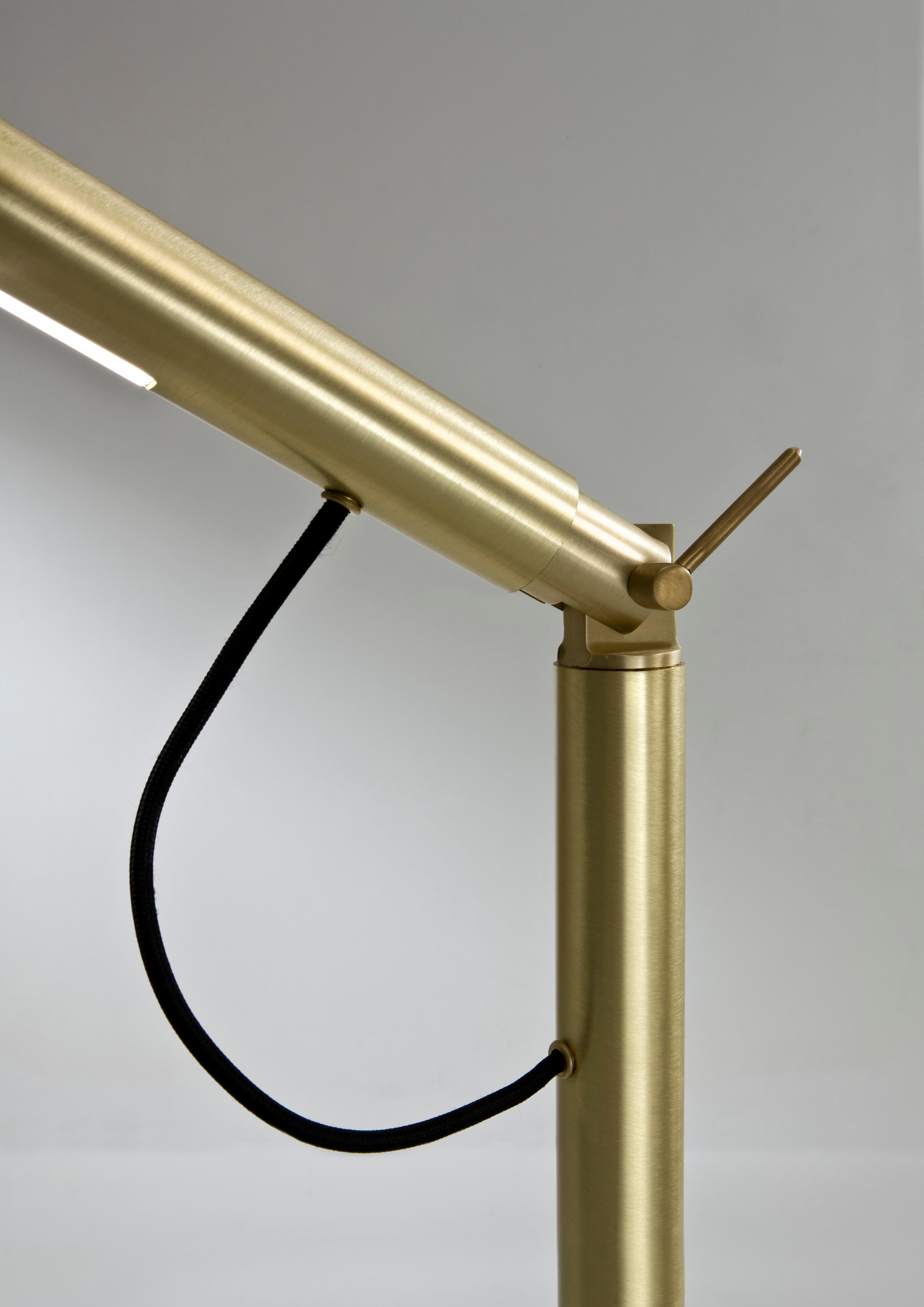 Moderne Lampadaire minimaliste « Level » de Laurameroni en laiton par Artefatto Design Studio en vente