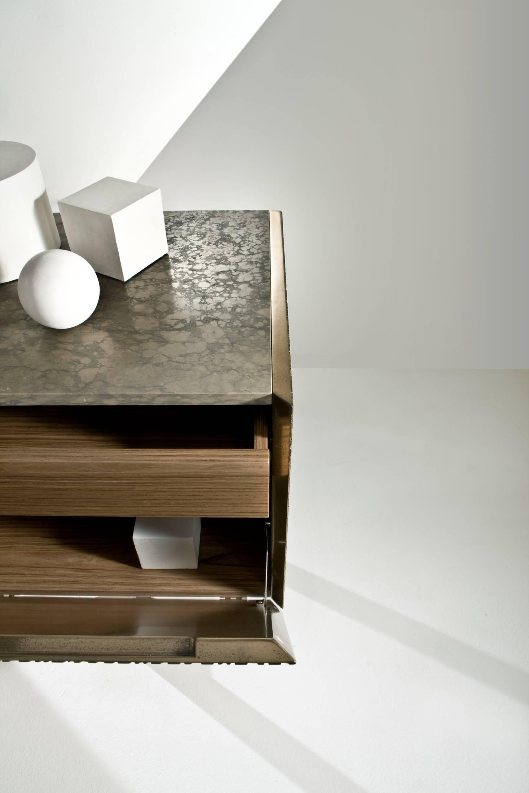 Laurameroni „Maxima“ Sideboard aus Bronze, liquidem Metall und Marmor von Bartoli Design (Gegossen) im Angebot