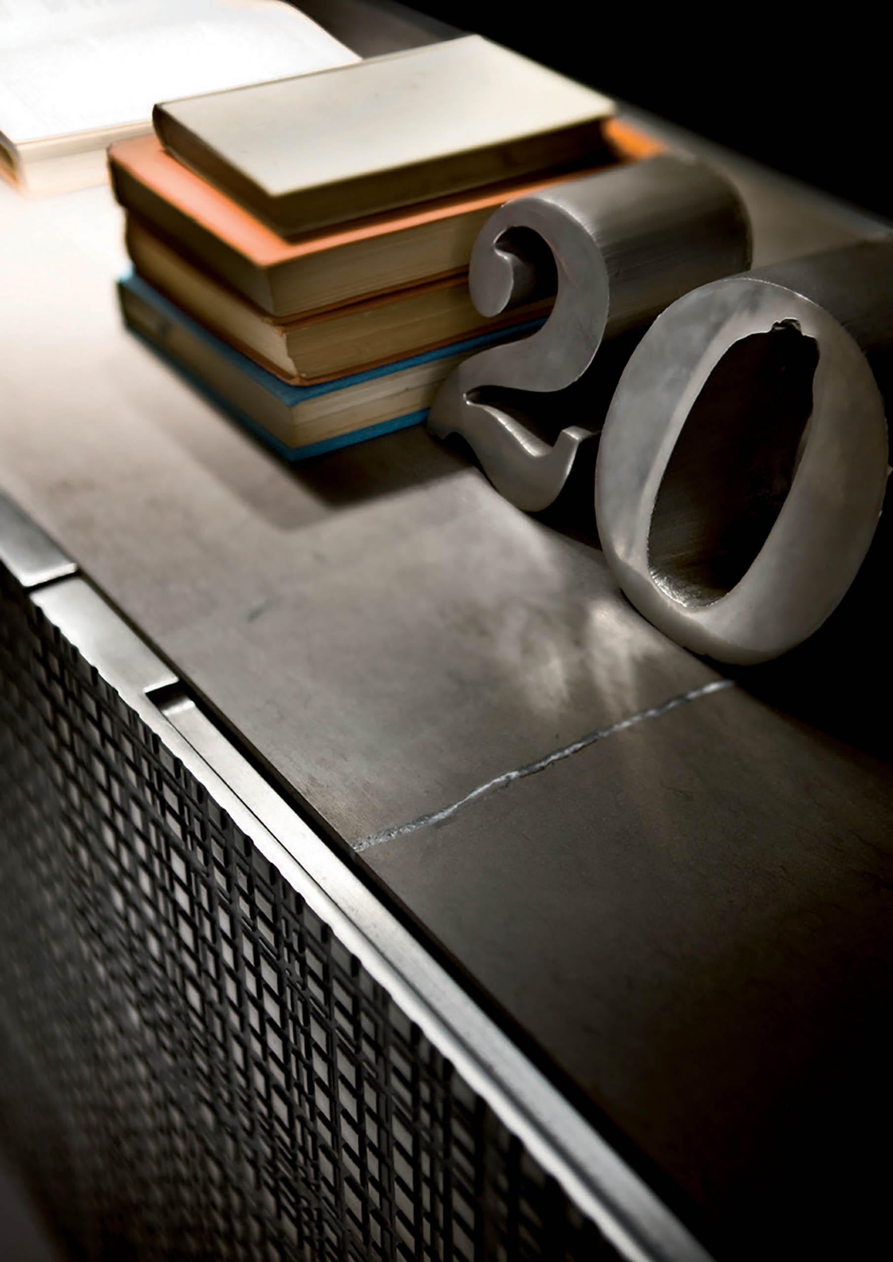 Laurameroni „Maxima“ Sideboard aus Zinn liquidem Metall und Marmor von Bartoli Design (21. Jahrhundert und zeitgenössisch) im Angebot