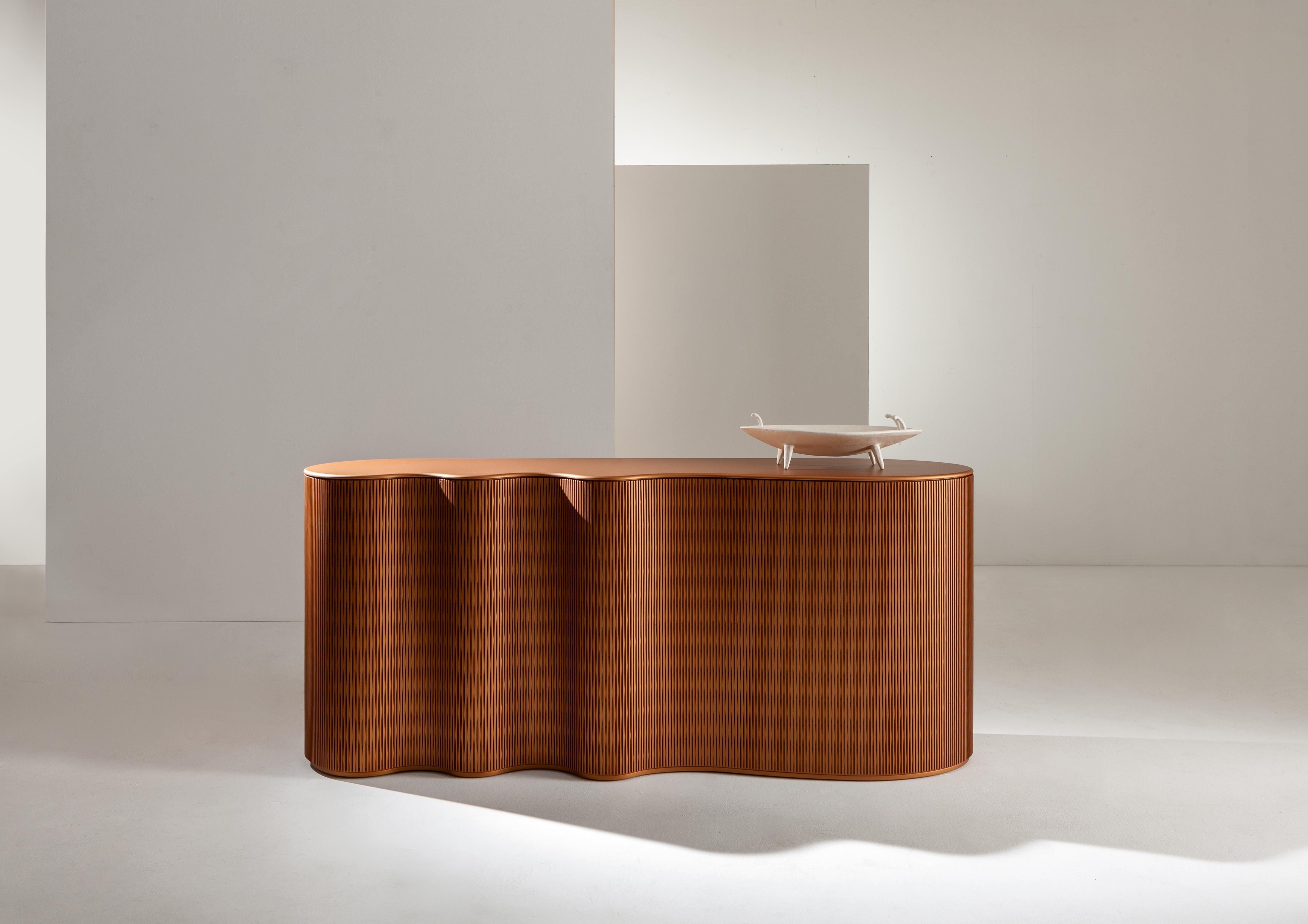 Console in varnished Lacca 61 Ocra wood, featuring a curved base in perforated wood with Lacca 61 Ocra varnish and a smooth top.

Finish:
Lacca 61 Ocra.

Part of the Infinity collection, this console revisits the unique detail of the geometric