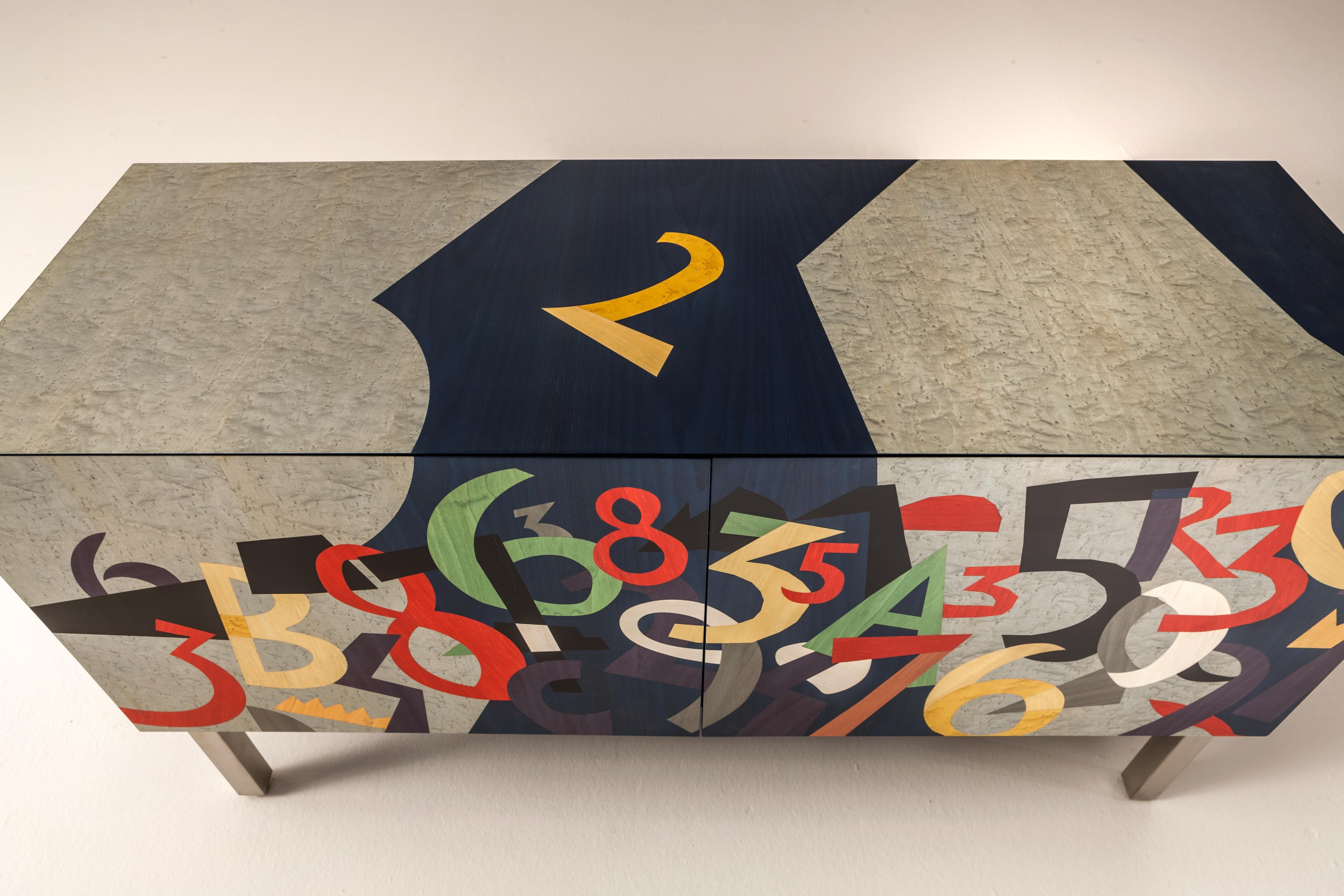 Laurameroni „Numeri“ Sideboard mit Intarsien von Ugo Nespolo, limitierte Auflage (Italienisch) im Angebot
