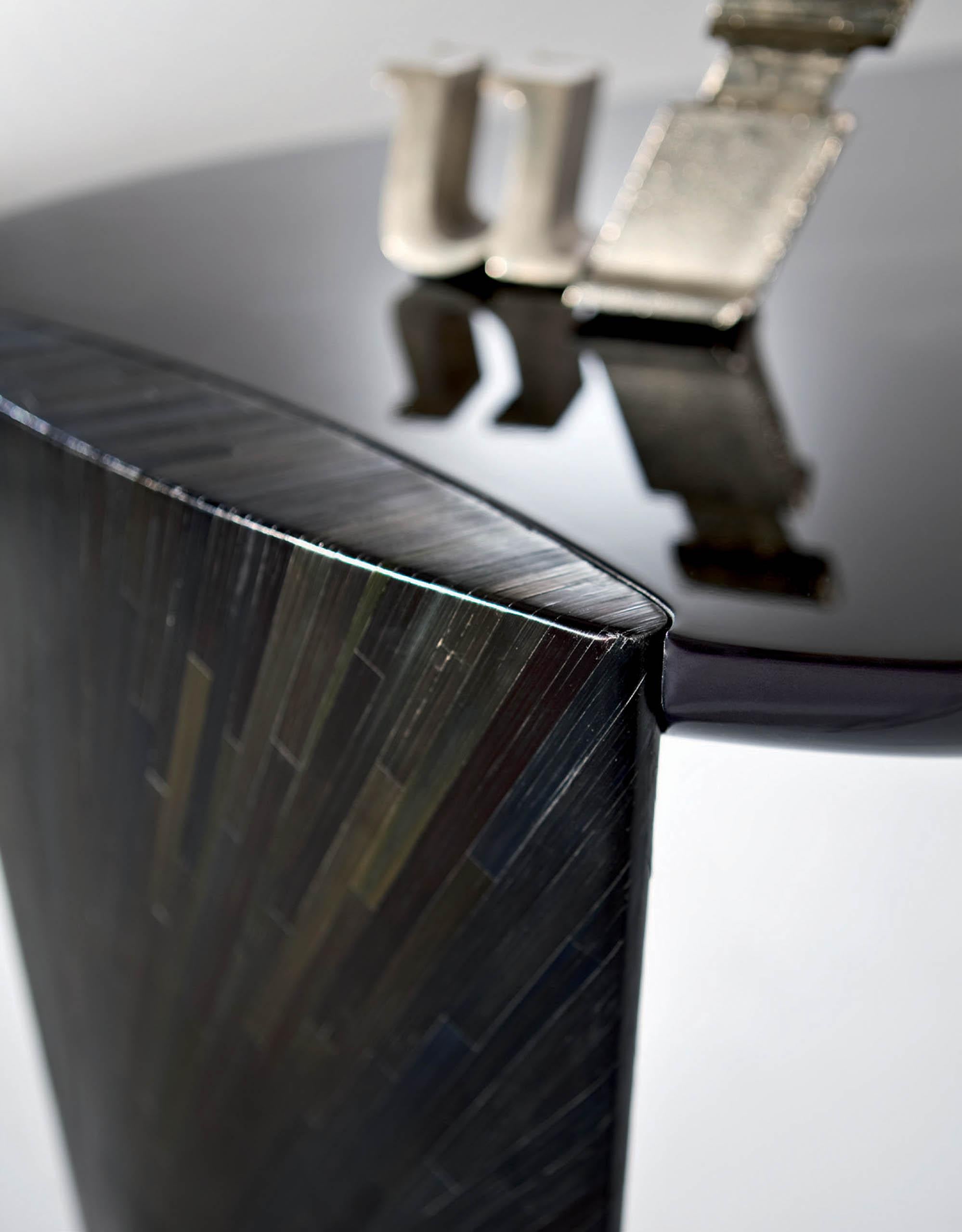 Laurameroni „Poe“ Runder Schreibtisch aus schwarzem Rye- Stroh von Bartoli Design (Moderne) im Angebot