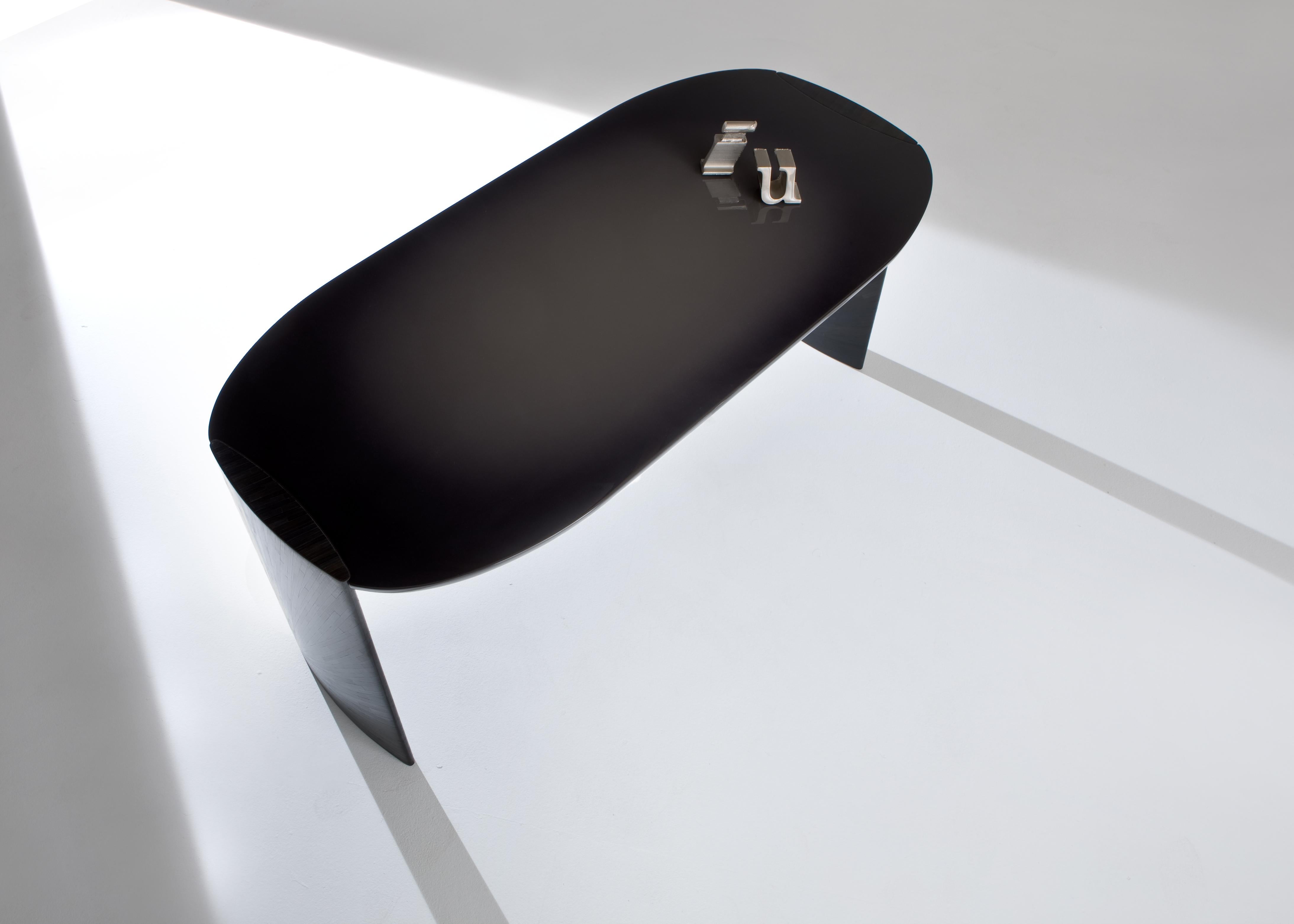 Laurameroni „Poe“ Runder Schreibtisch aus schwarzem Rye- Stroh von Bartoli Design (Lackiert) im Angebot