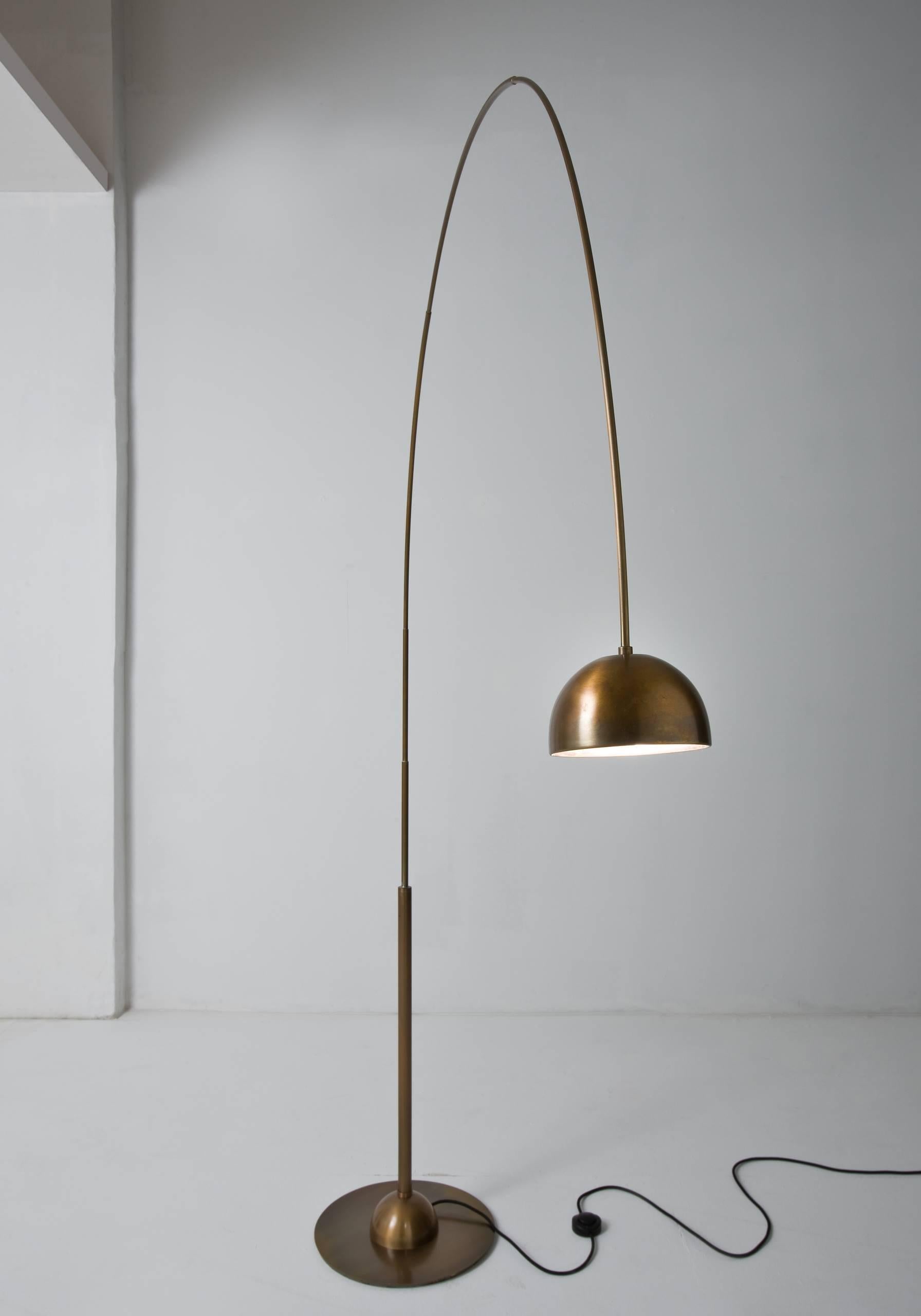 Rotating floor lamp in dark oxidized burnished brass with a double-plug LED bulb.

FINISH:
Burnished brass

The simple, refined and at the same time modern and creative design, is combined with the unique and original touch given by the hands of our
