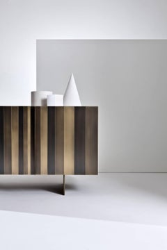 Credenza bassa moderna Laurameroni "Stars" in ottone brunito di Bartoli Design